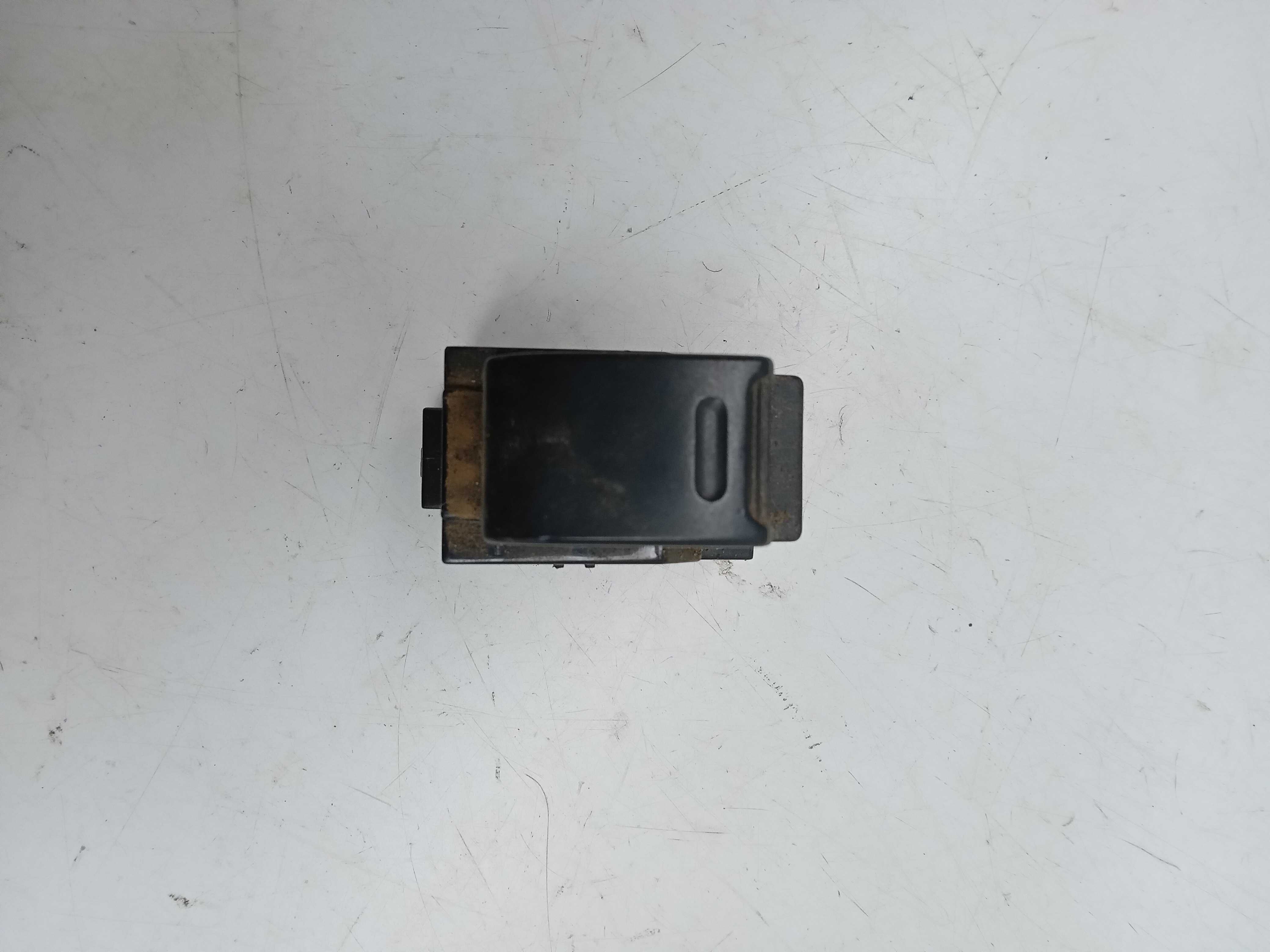 MOLDURA COMANDO BOTAO VIDRO TRAS LE TOYOTA COROLLA XEI 2005 3