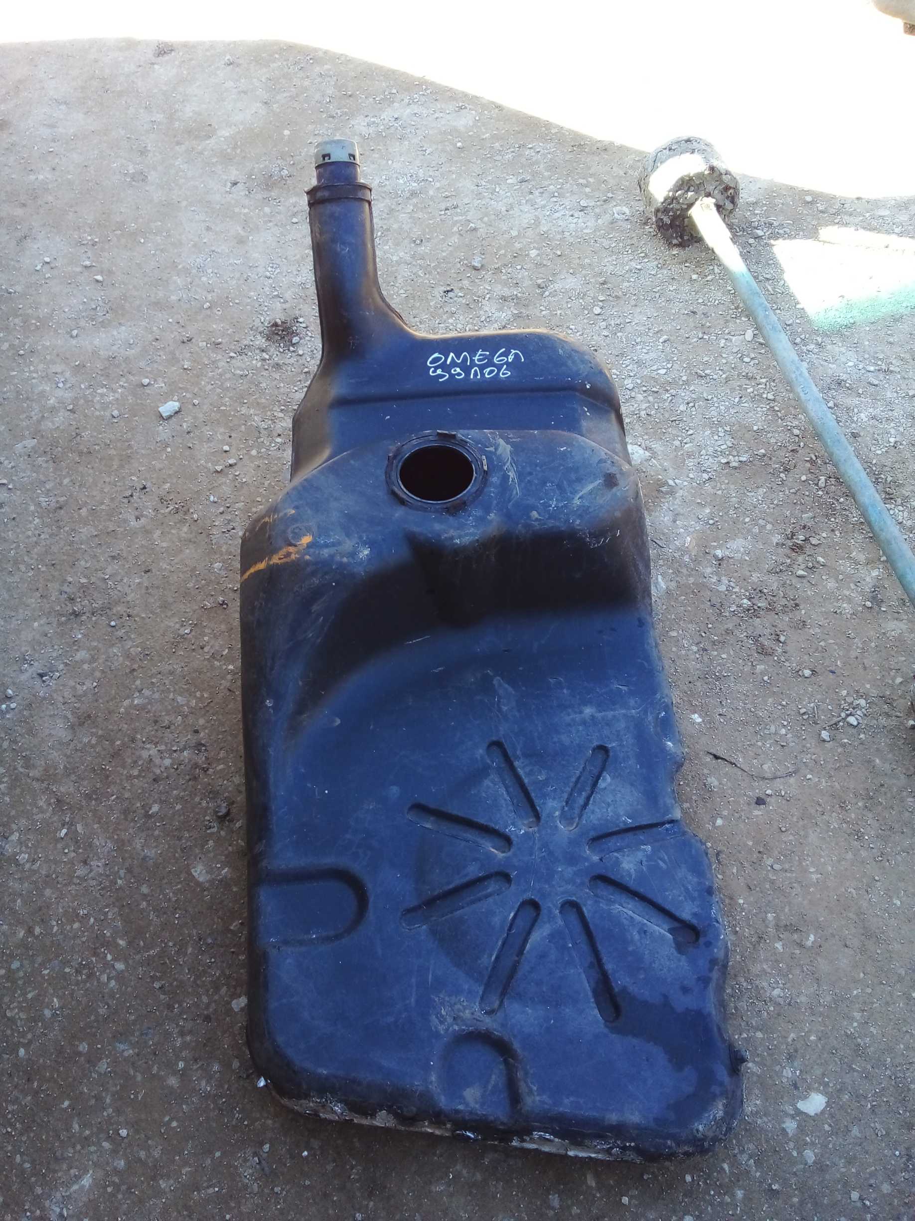 Tanque de combustível Omega 99
