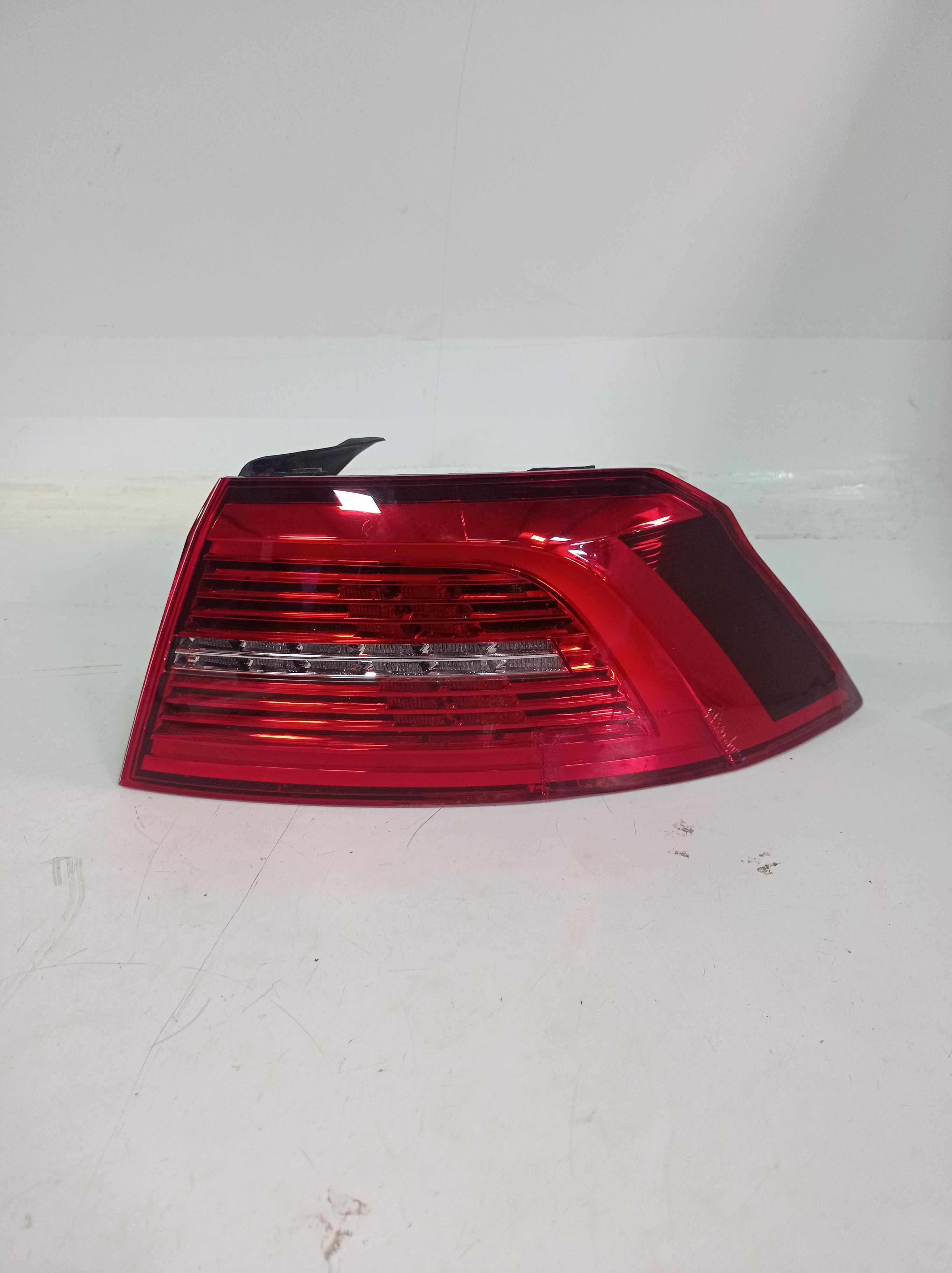 LANTERNA TRASEIRA DIREITA CANTO VW PASSAT 2019 RECUPERADA 1