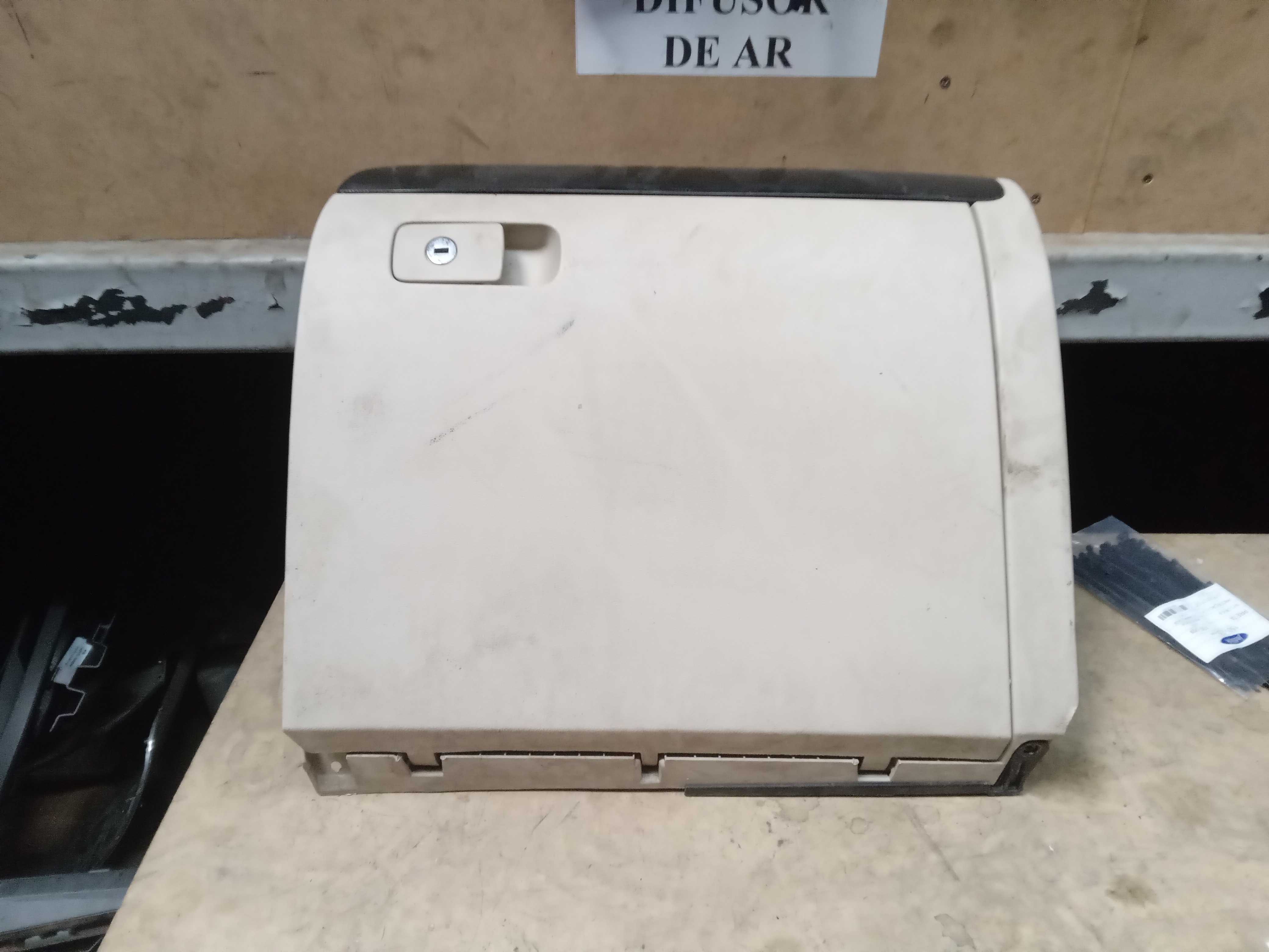 PORTA LUVAS VW JETTA 2014 3