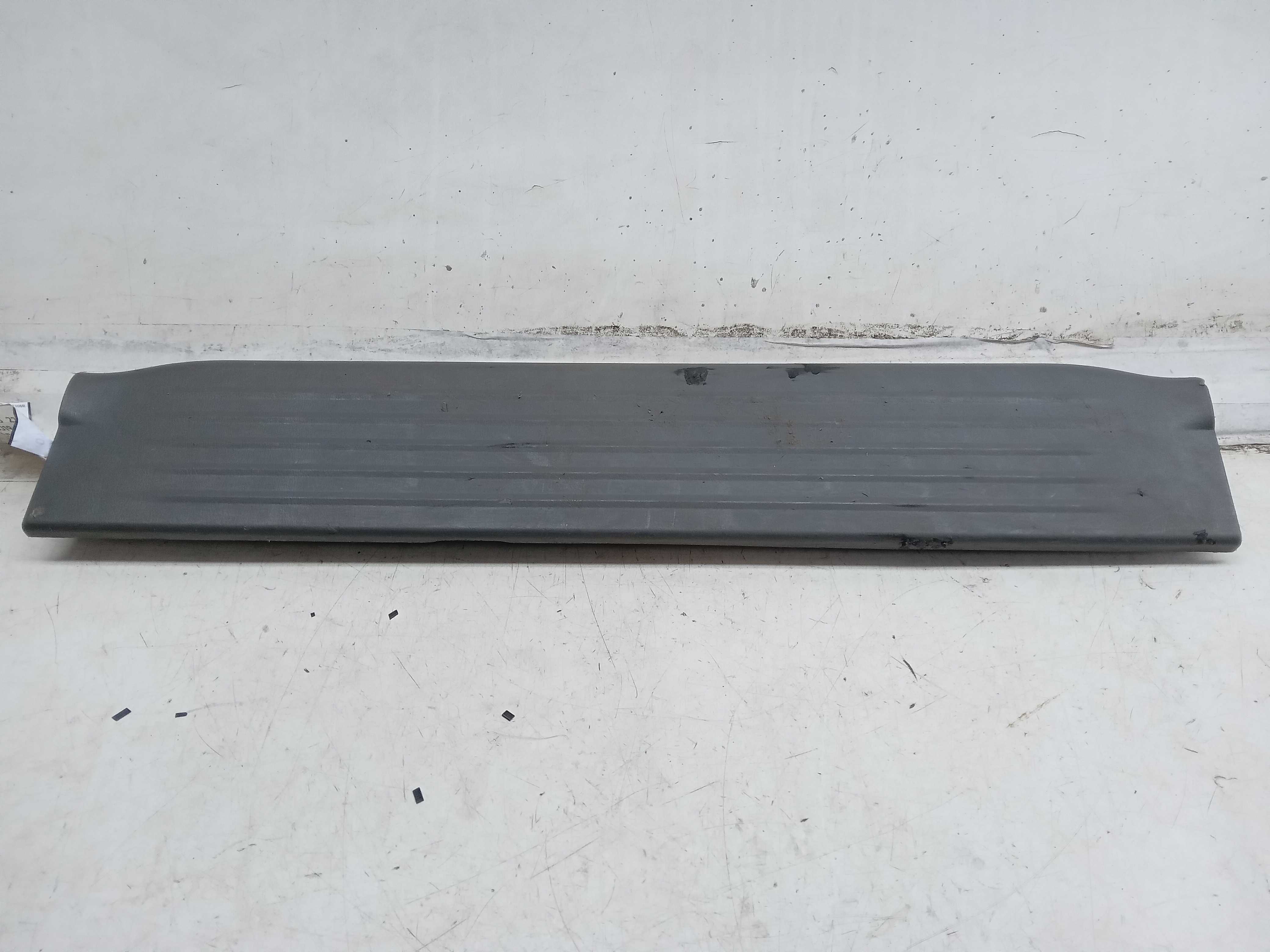 Acabamento soleira porta dianteira le toyota hilux 2014
