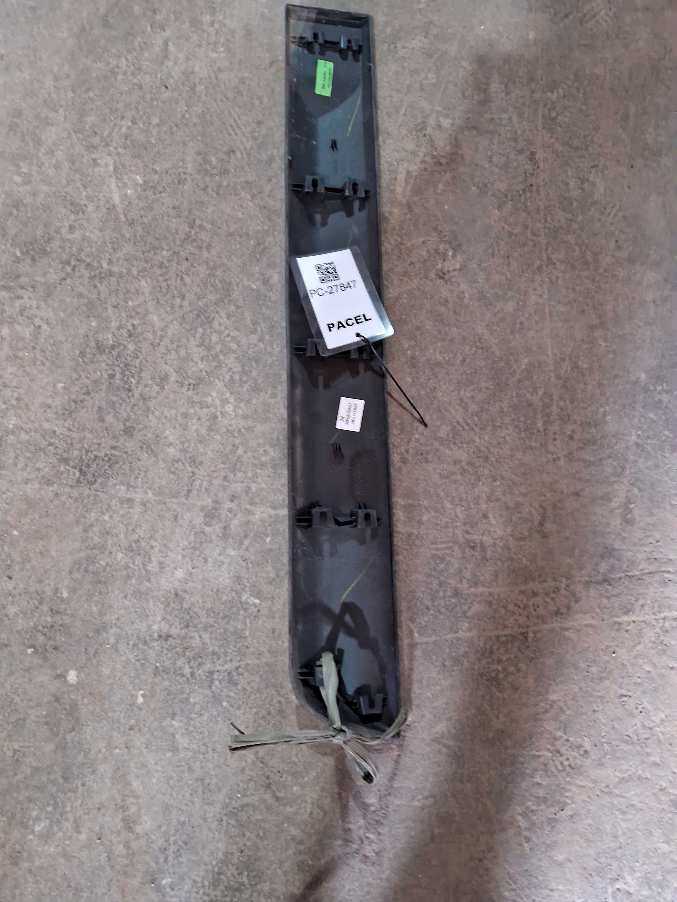 Moldura friso da porta traseira direita GM S10 2016 2