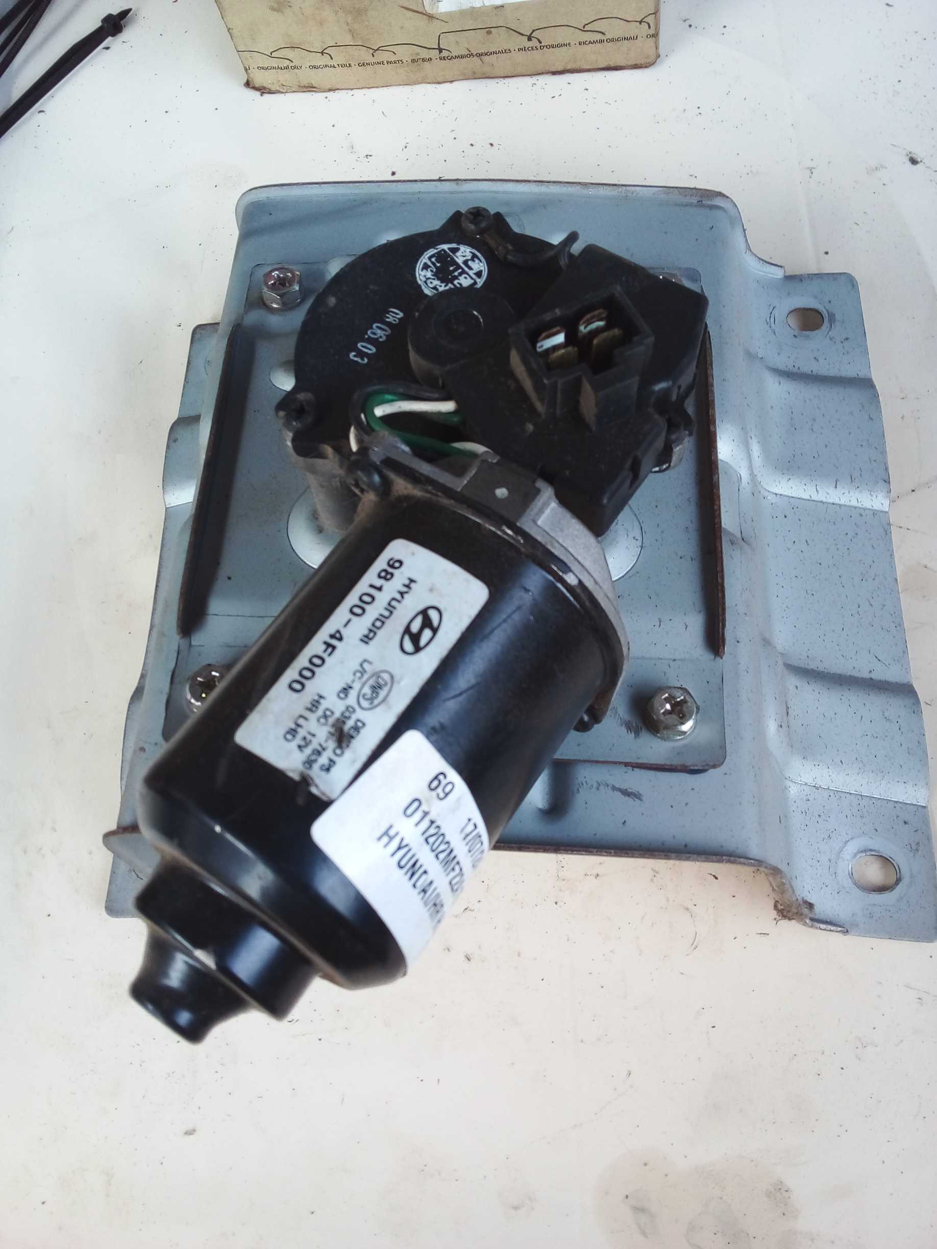 MOTOR LIMPADOR PARABRISA HR 2009 2