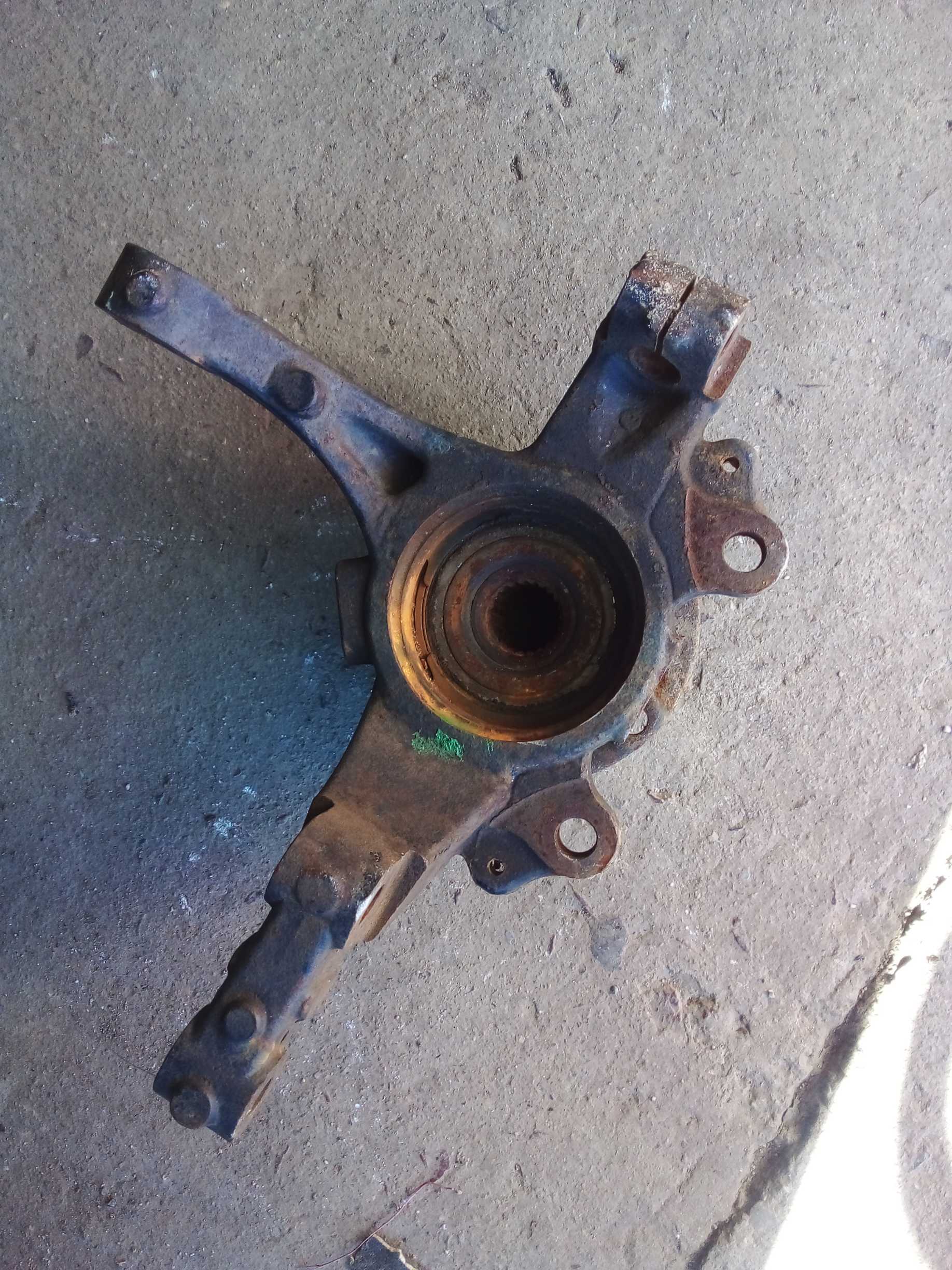 CUBO MONTANTE DIANTEIRO DIREITO FIAT LINEA 2010 2