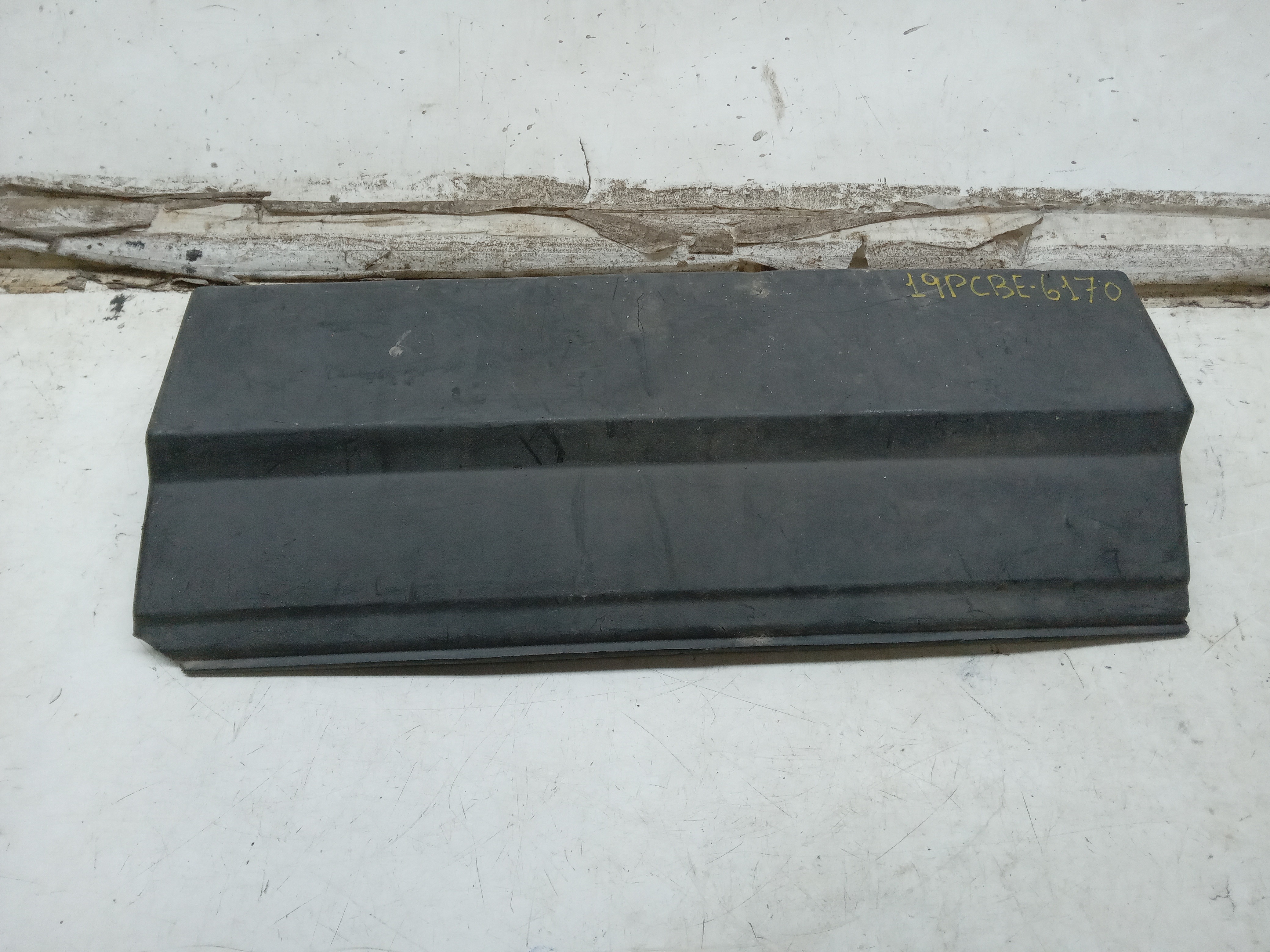 MOLDURA PARACHOQUE TRASEIRO FIAT FIORINO 2002 1
