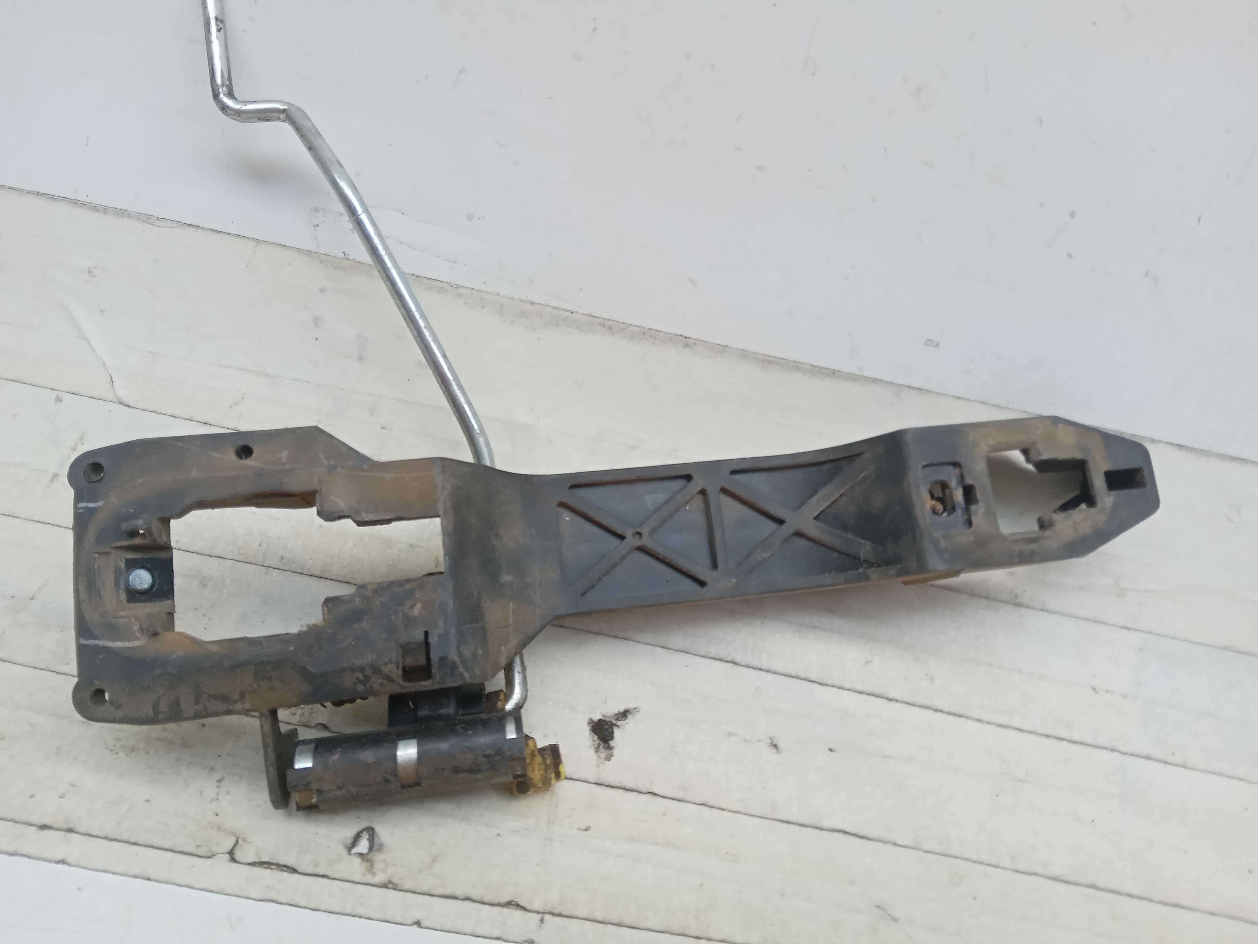 SUPORTE MAÇANETA EXTERNA PORTA DIANTEIRA LD TOYOTA COROLLA