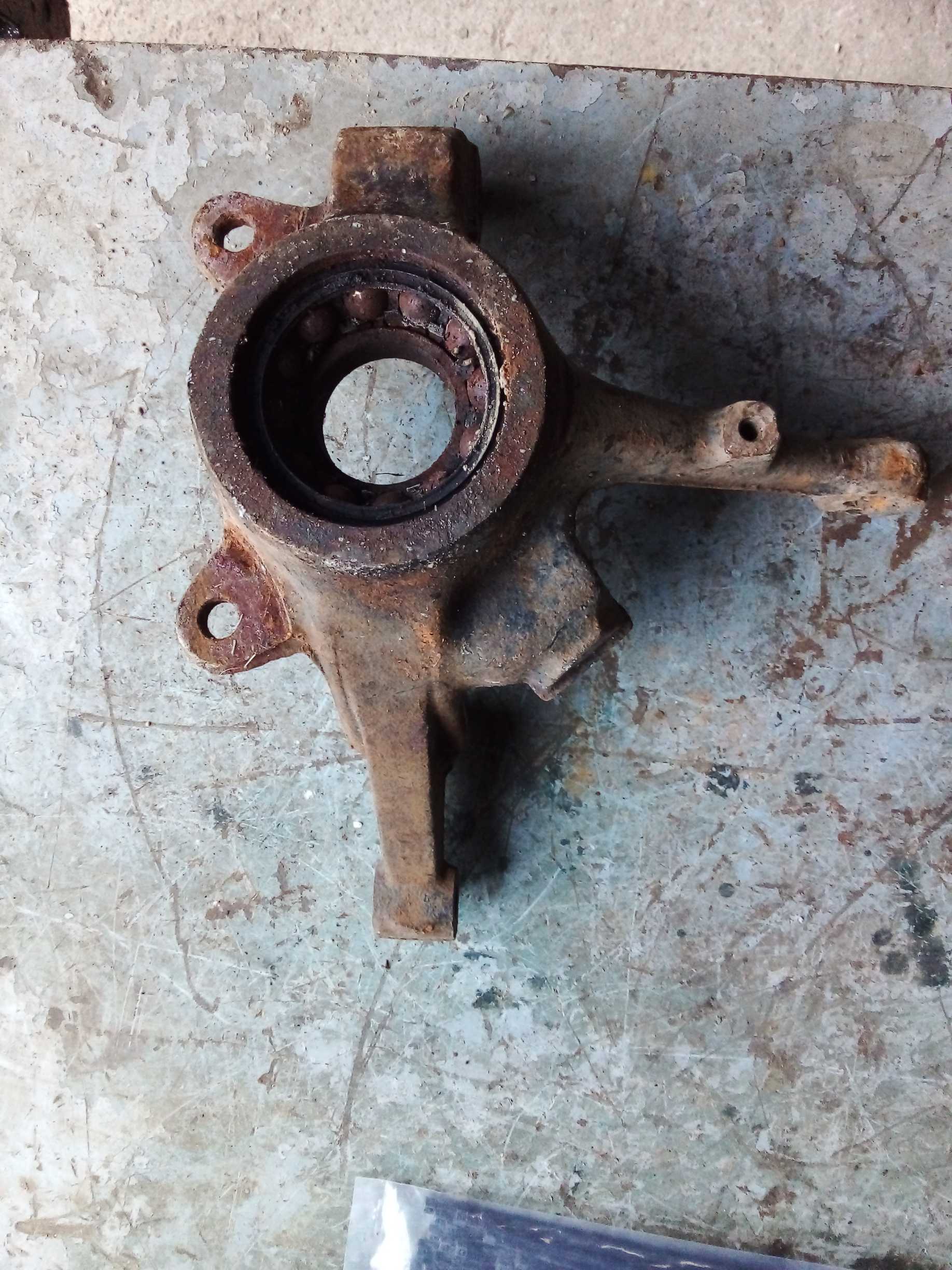 Cubo montante dianteiro direito Fiat Tipo 1995 2