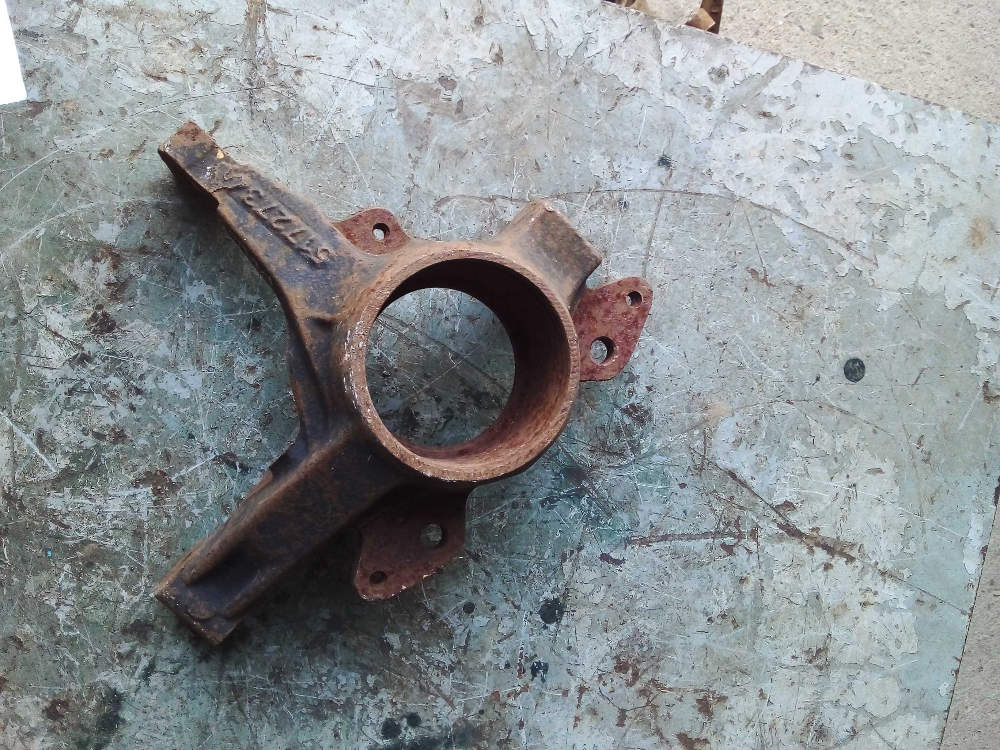 CUBO MONTANTE DIANTEIRO ESQUERDO FIAT PALIO 2
