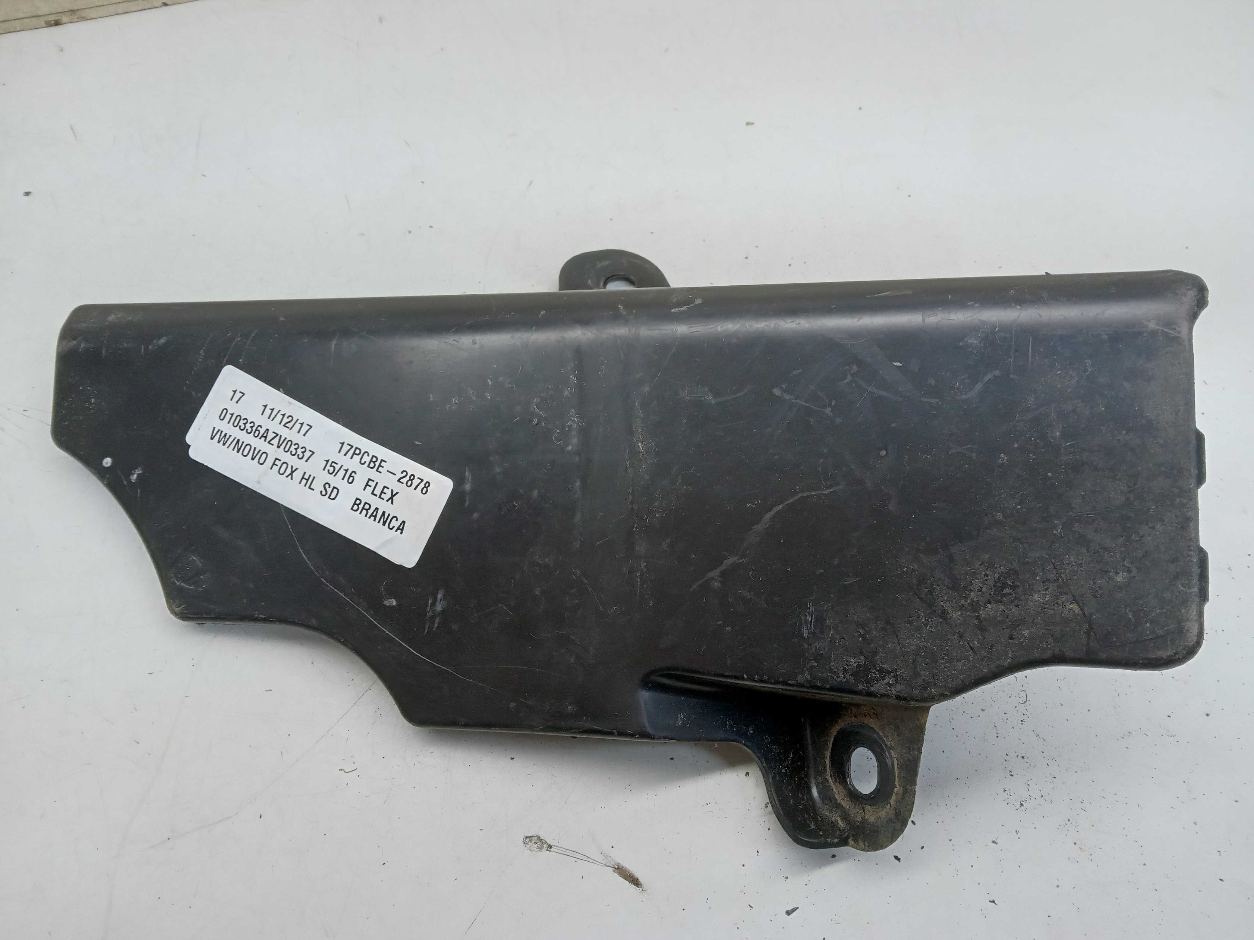 MOLDURA INTERNA DESCANSO PE VW FOX  2017