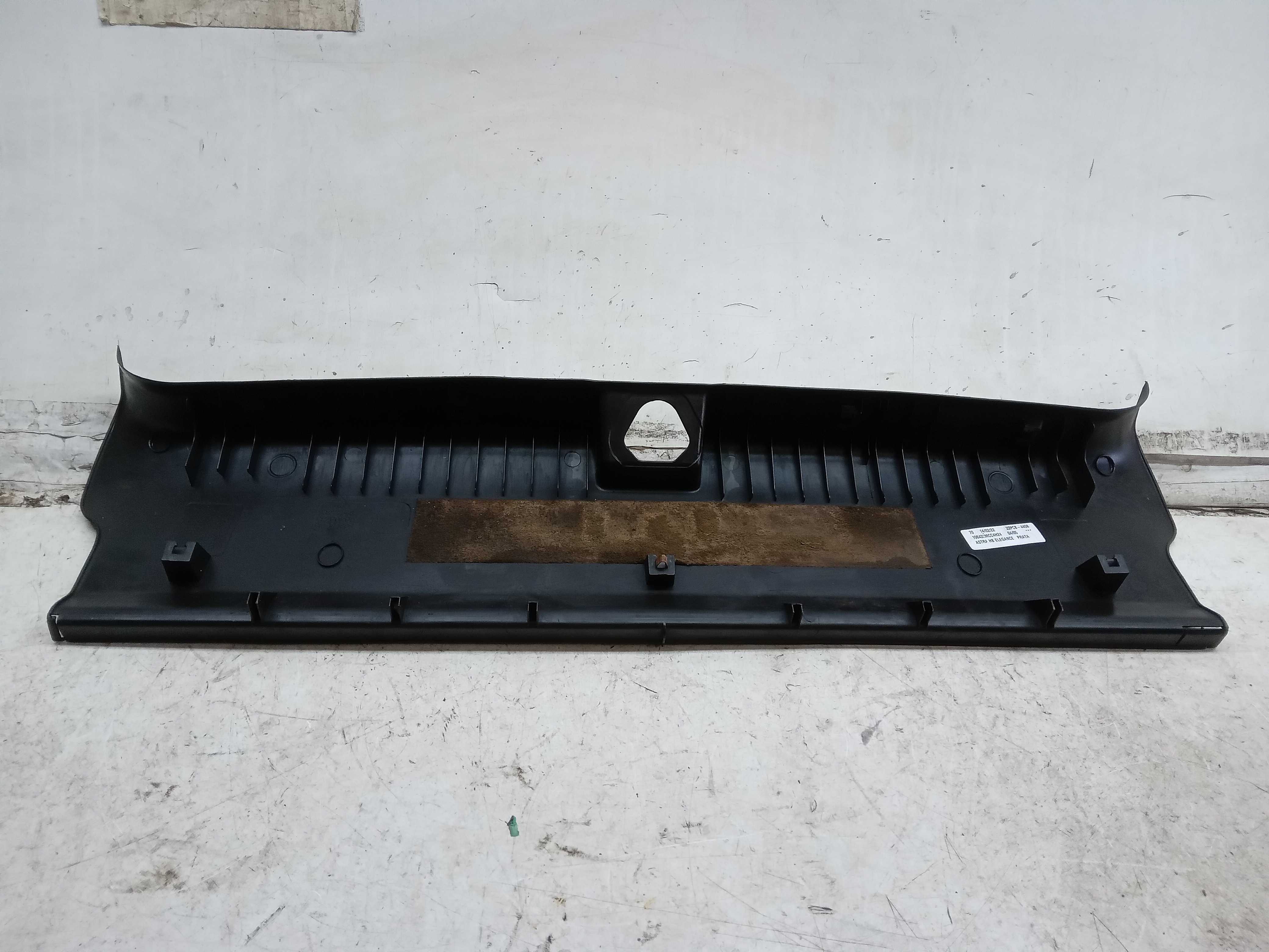 ACABAMENTO MOLDURA SOLEIRA PORTA MALAS GM ASTRA HATCH 2004 2