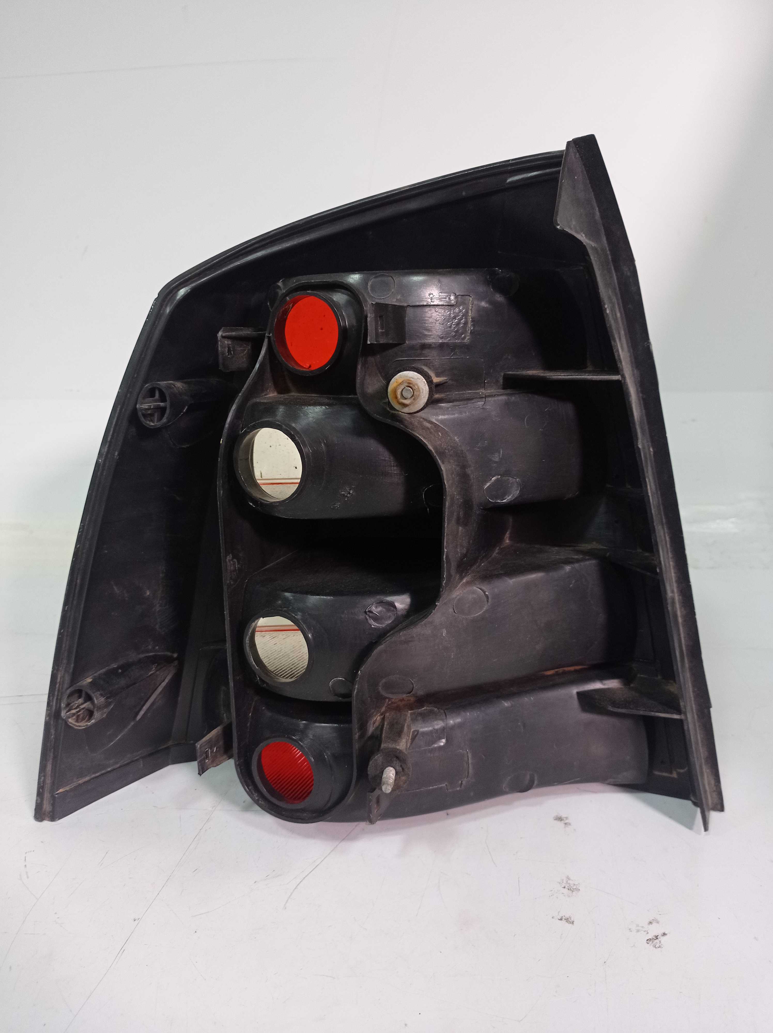 LANTERNA TRASEIRA DIREITA GM ASTRA SEDAN 2003 2