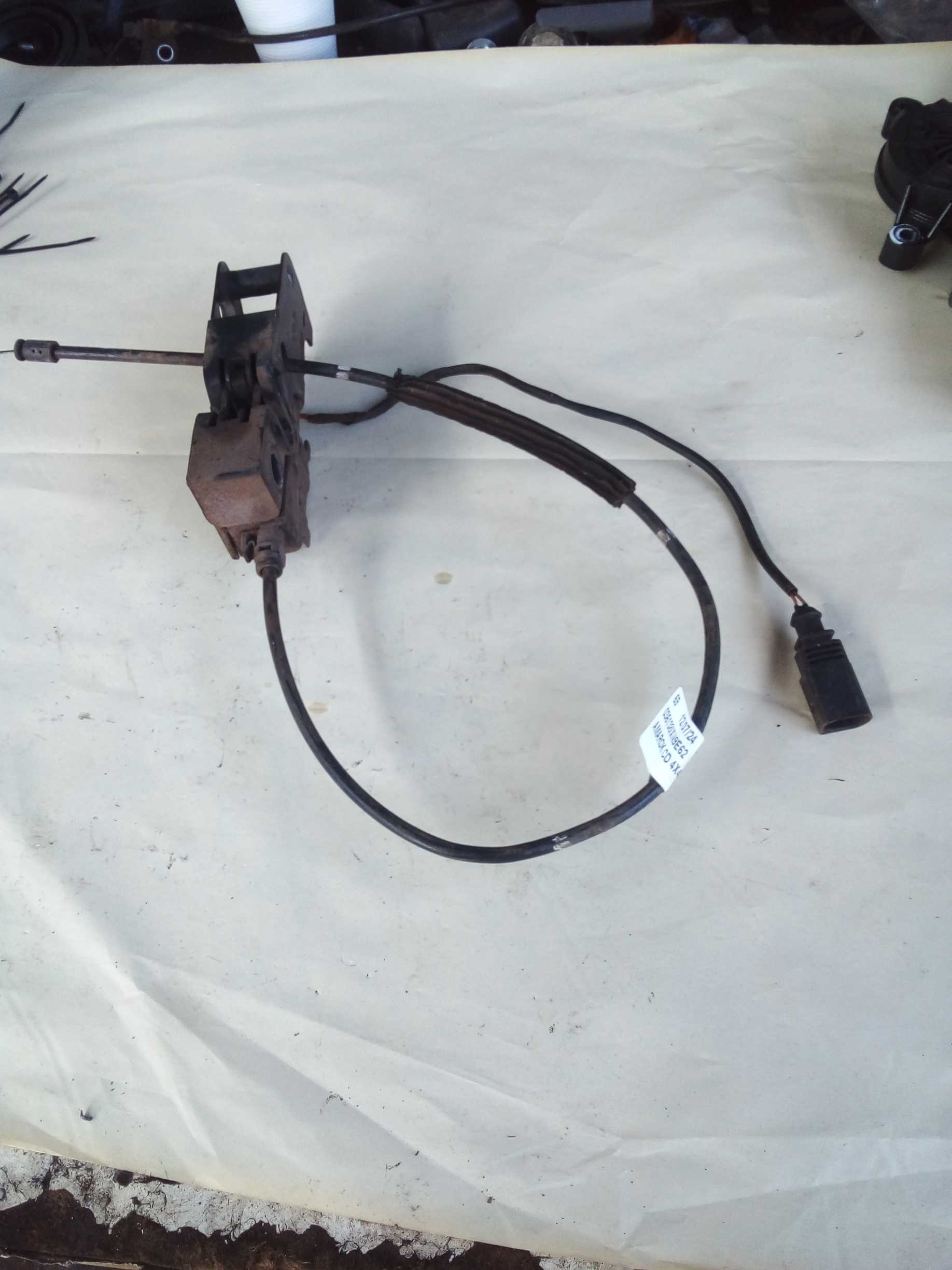 FECHADURA CAPÔ AMAROK 2016