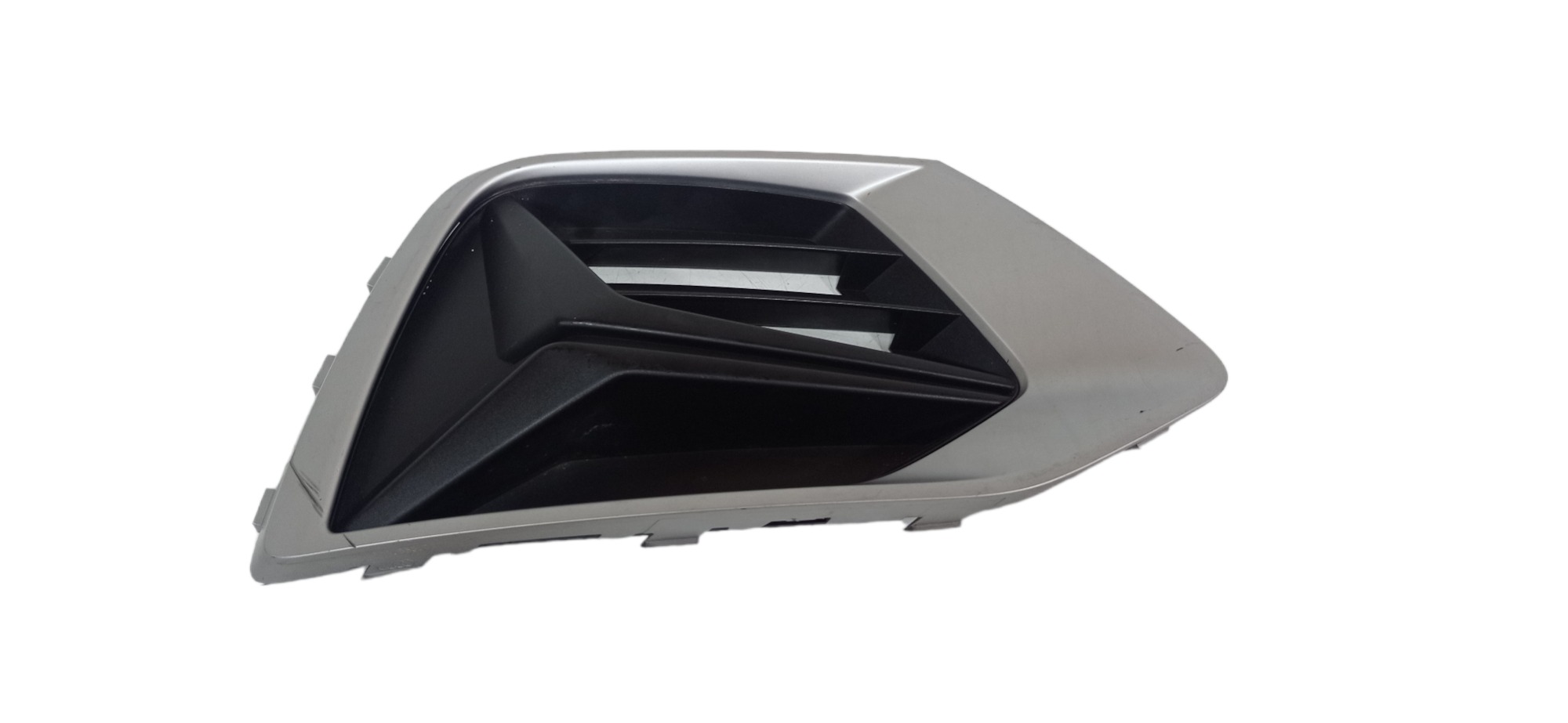 Grade Farol Milha Direita Audi Q3 2019 1