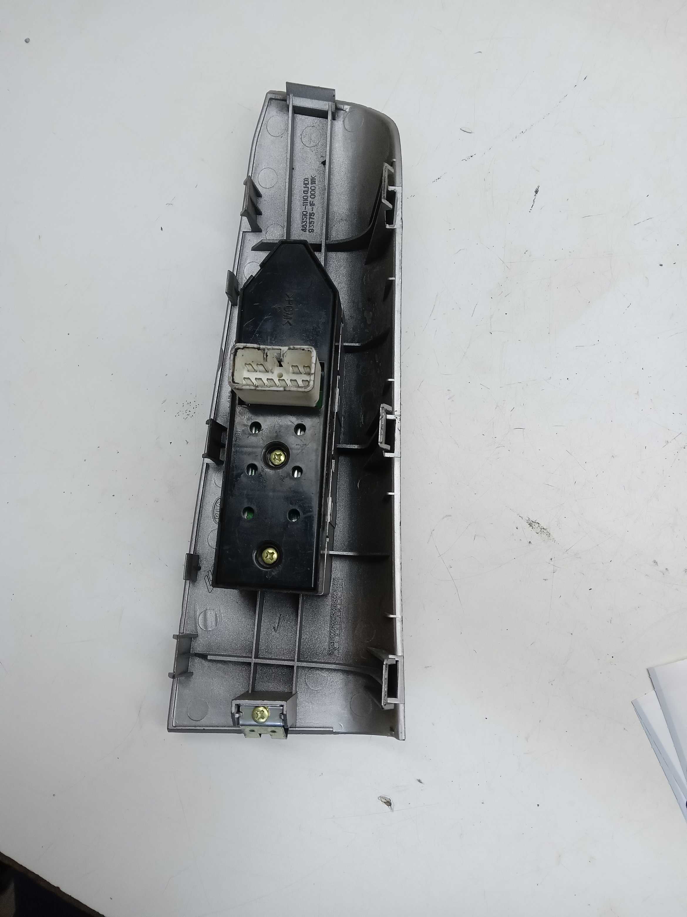 MOLDURA COMANDO BOTAO VIDRO DIANTEIRO LD KIA SPORTAGE 2005 2