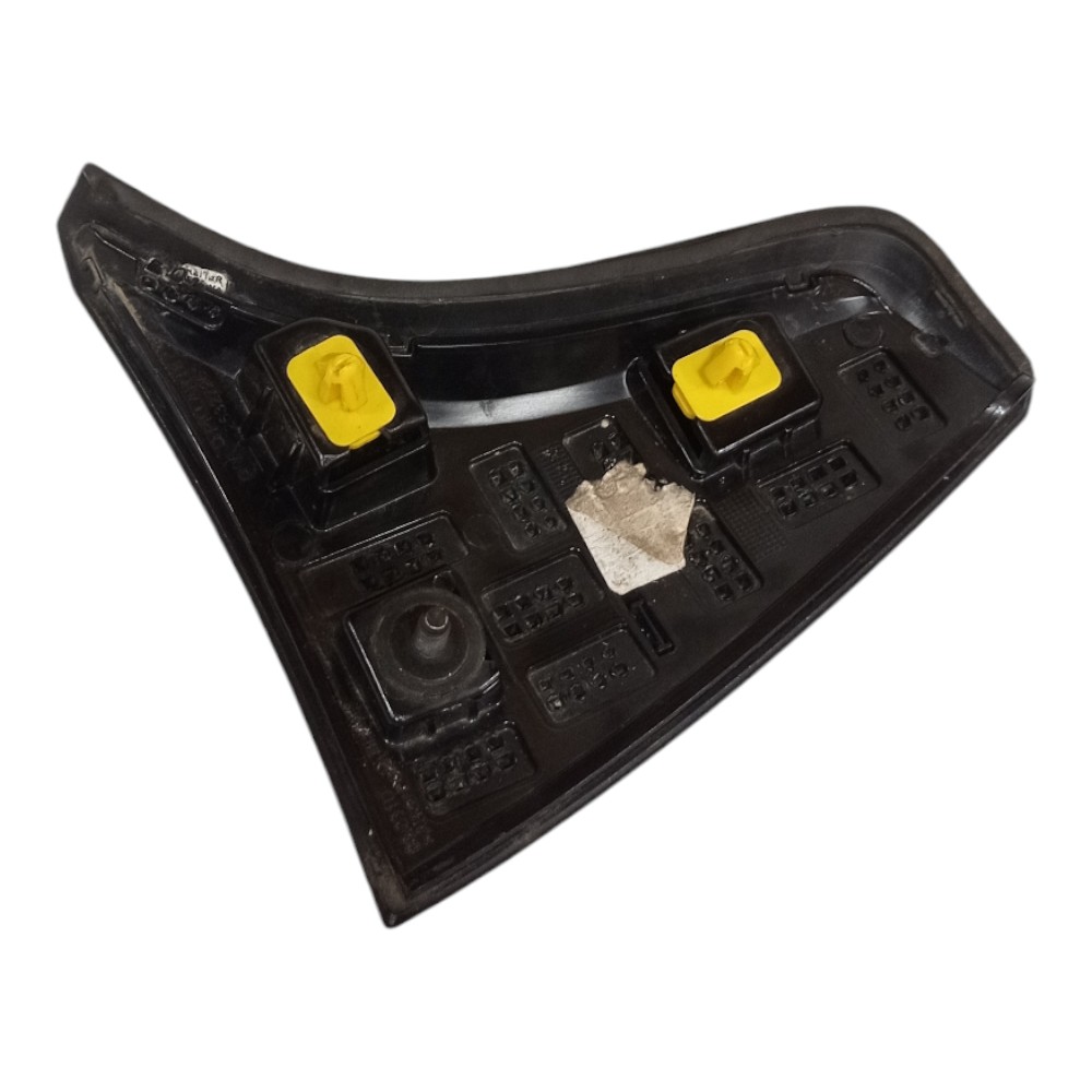 Moldura Acabamento Direito Aerofólio Gm Onix 2020 A 2022 4