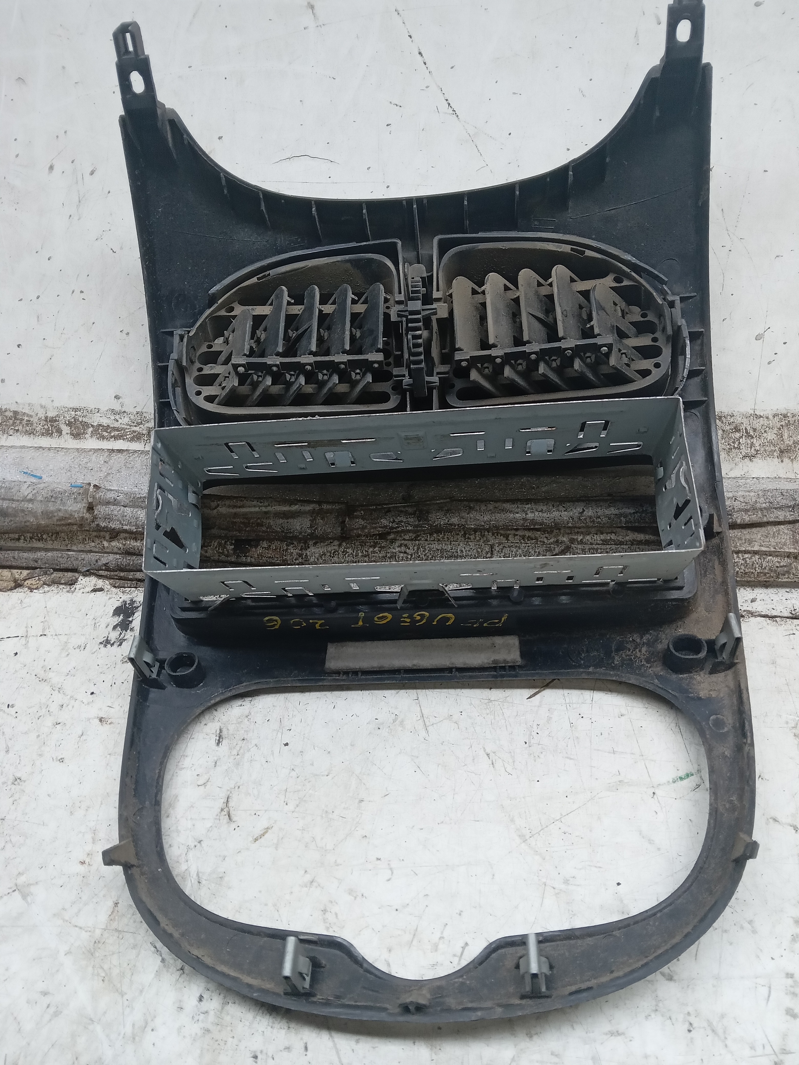 MOLDURA ACABAMENTO COMANDO AR PAINEL PEUGEOT 206 2000/01 2