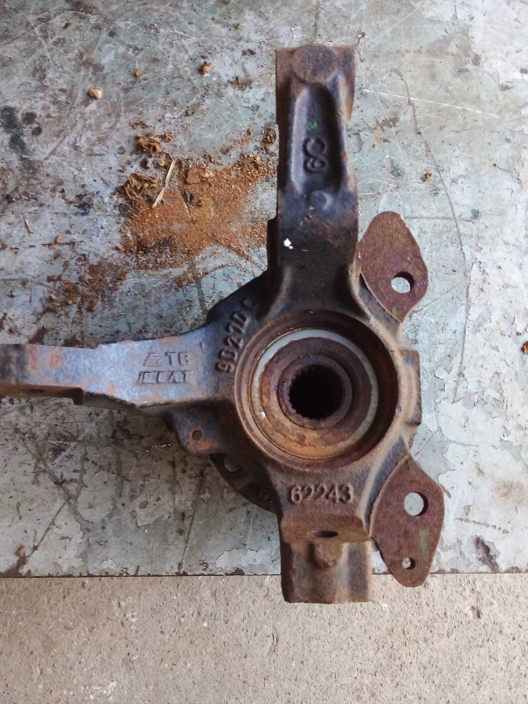 CUBO MONTANTE DIANTEIRO ESQUERDO FIAT PALIO