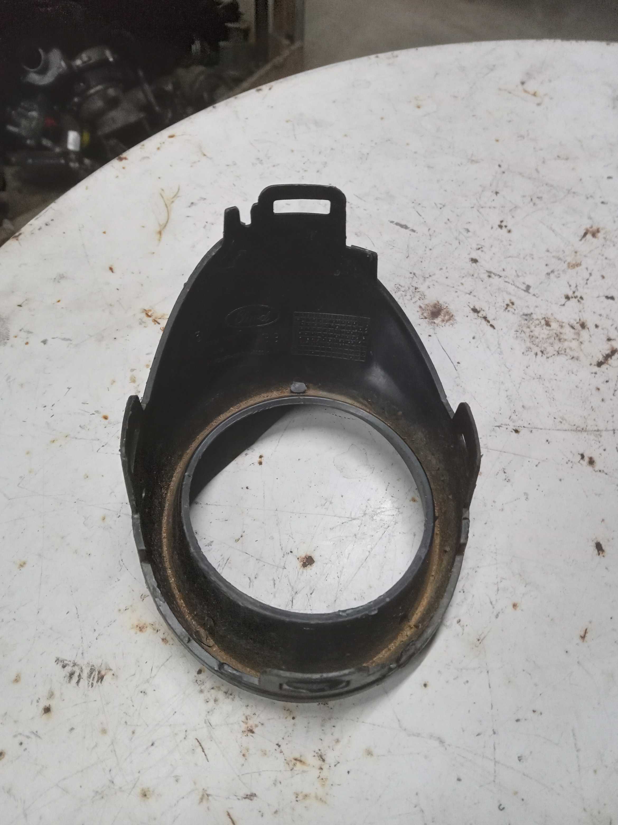 MOLDURA FAROL DE MILHA LADO ESQUERDO FORD KA 2015 3