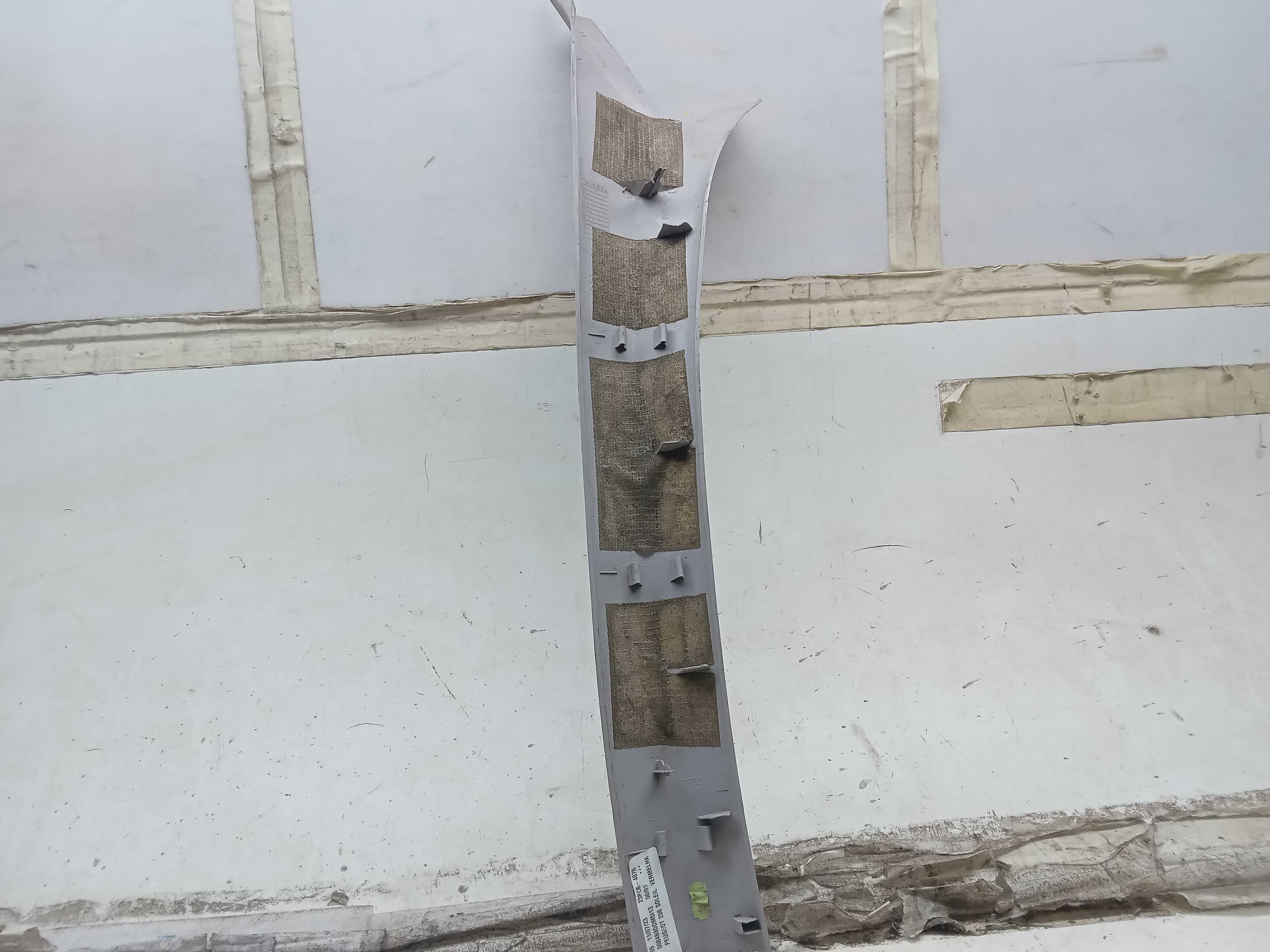 MOLDURA ACABAMENTO COLUNA PARABRISA LD PEUGEOT 206 2000/01 2