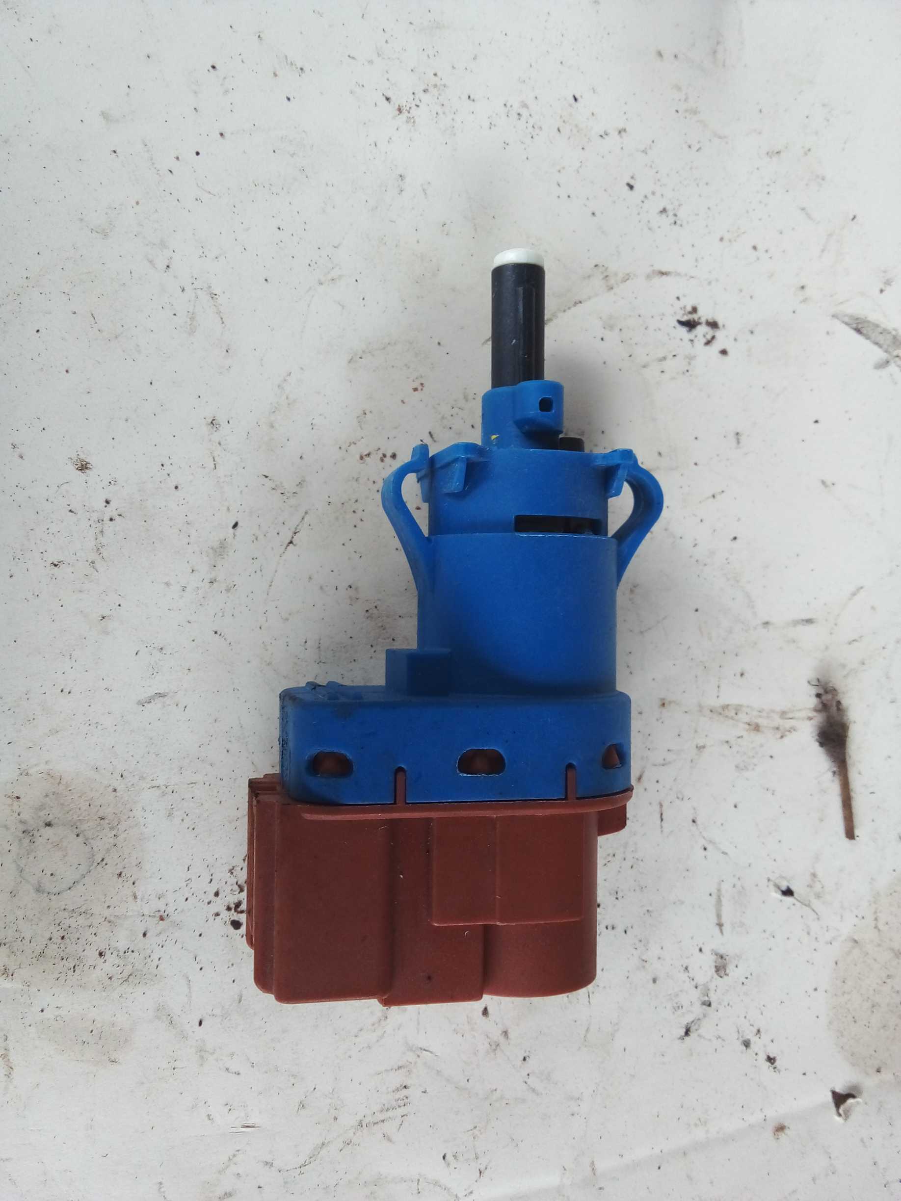 INTERRUPTOR PEDAL FREIO FIAT 500 2015