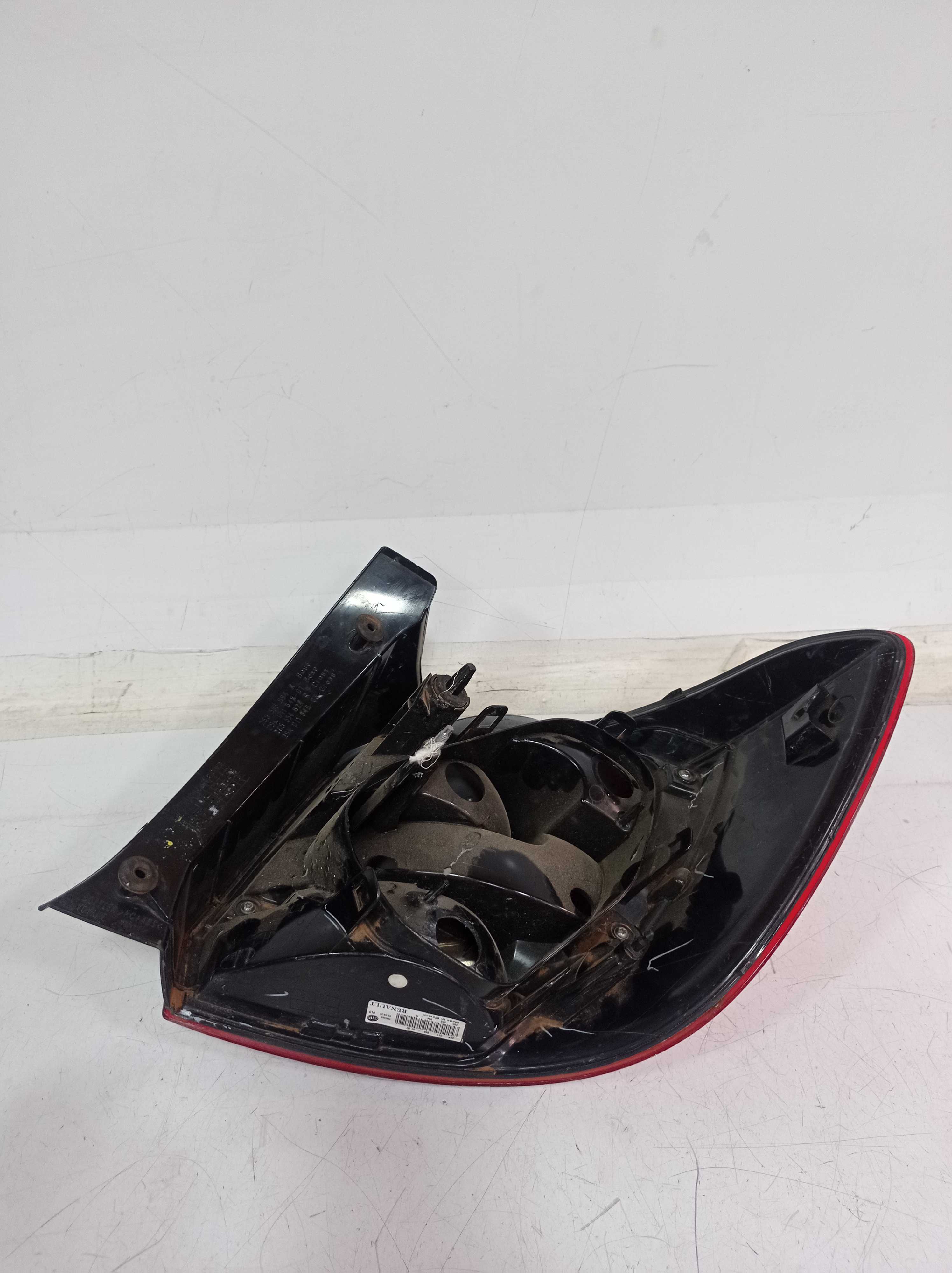 LANTERNA TRAS ESQUERDA RENAULT SANDERO 2015 RECUPERADA 3