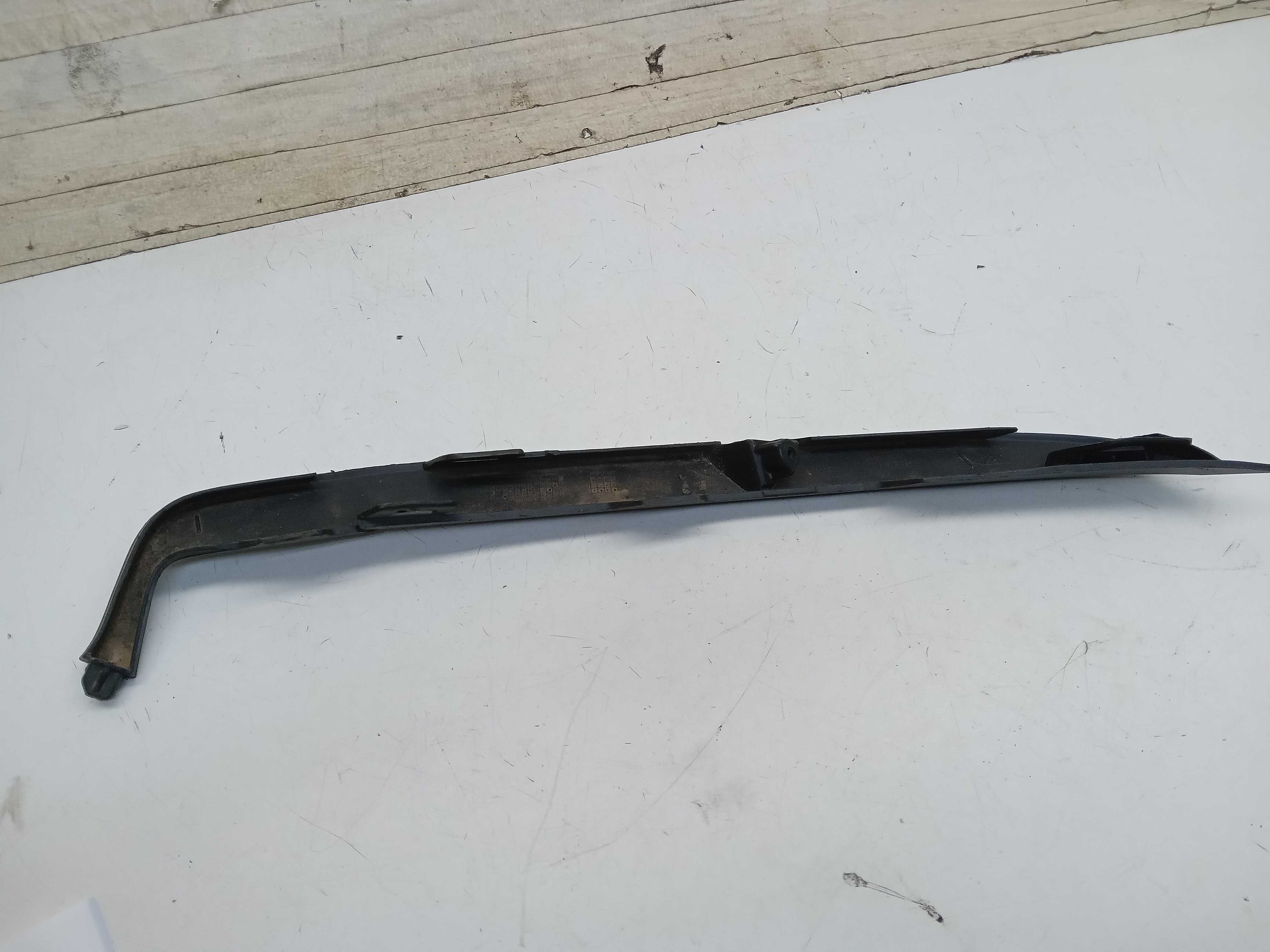 Moldura acabamento aplique farol le renault 2014 a 2018 1