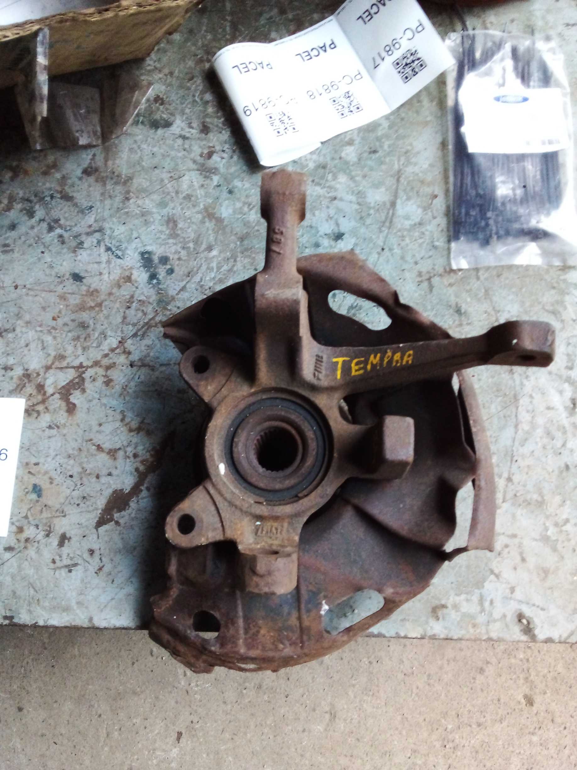Cubo montante Dianteiro direito Fiat Tempra 93