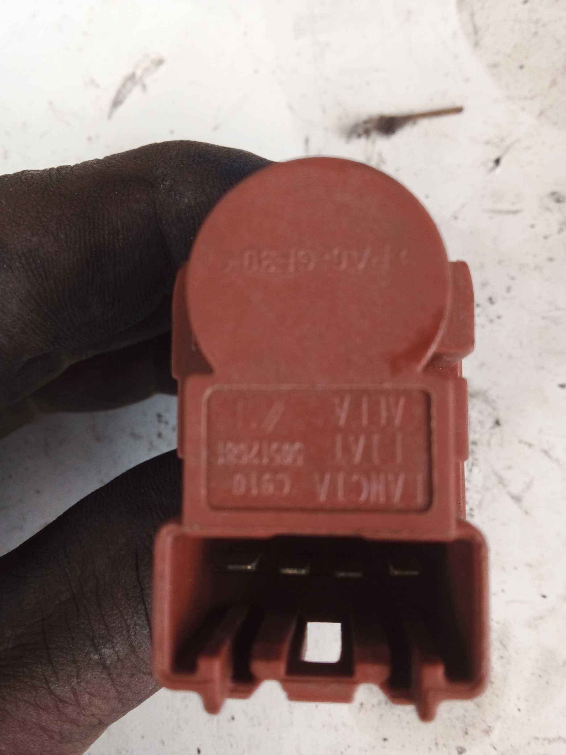 INTERRUPTOR PEDAL FREIO FIAT 500 2015 2
