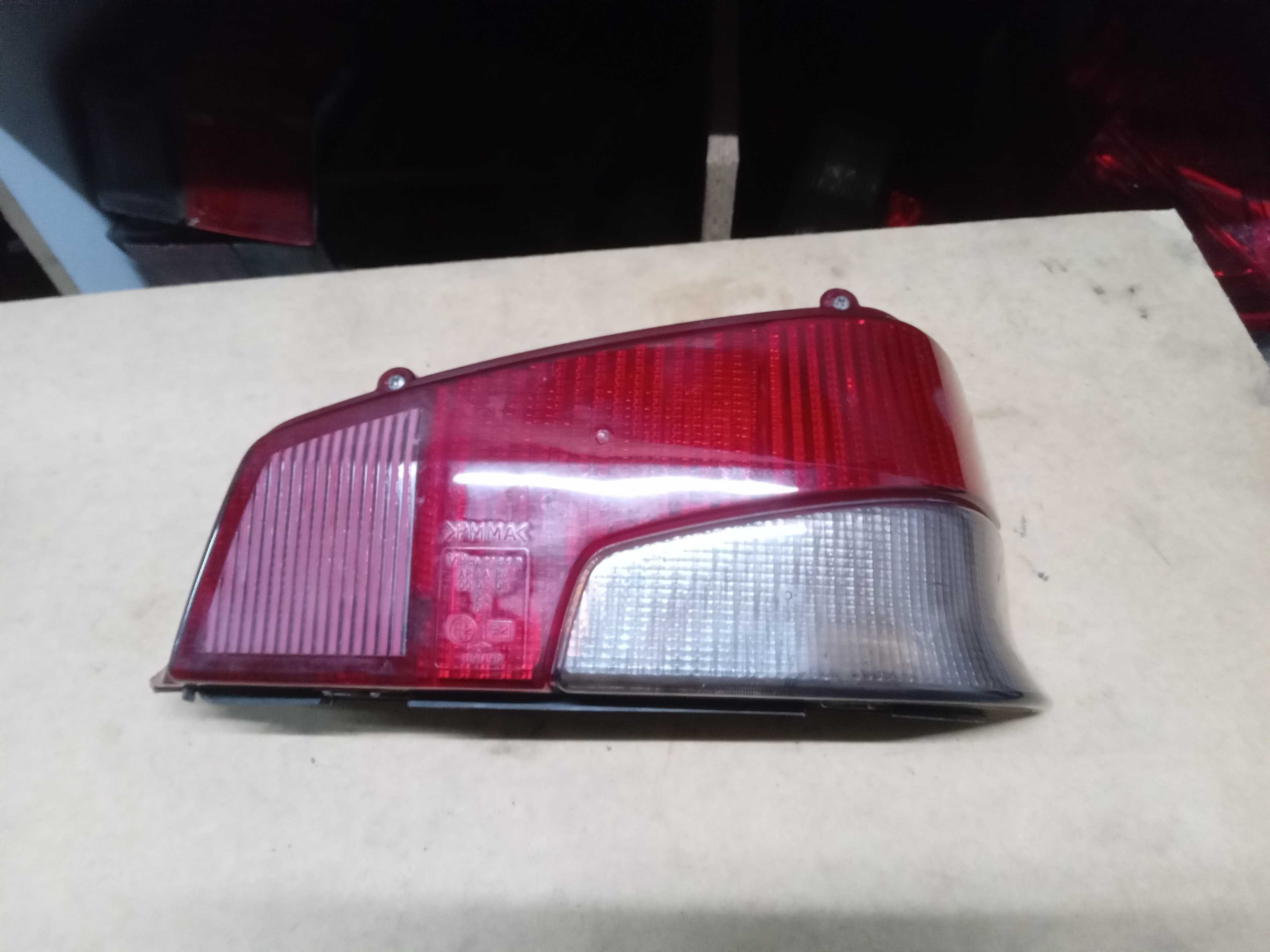 LANTERNA TRASEIRA DIREITA PEUGEOT 106 1993 1