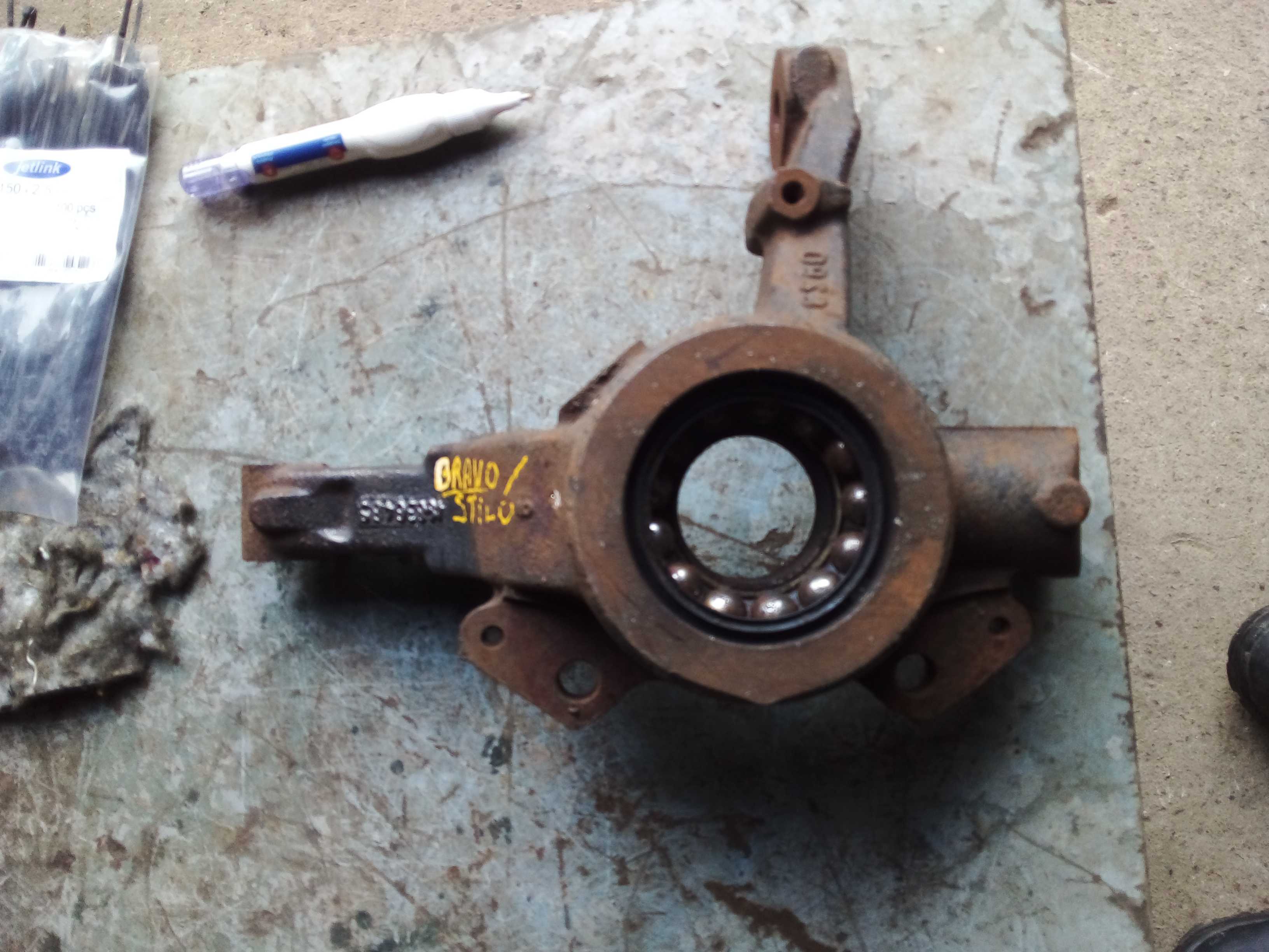 CUBO MONTANTE DIANTEIRO ESQUERDO FIAT STILO / BRAVO COM ABS 2
