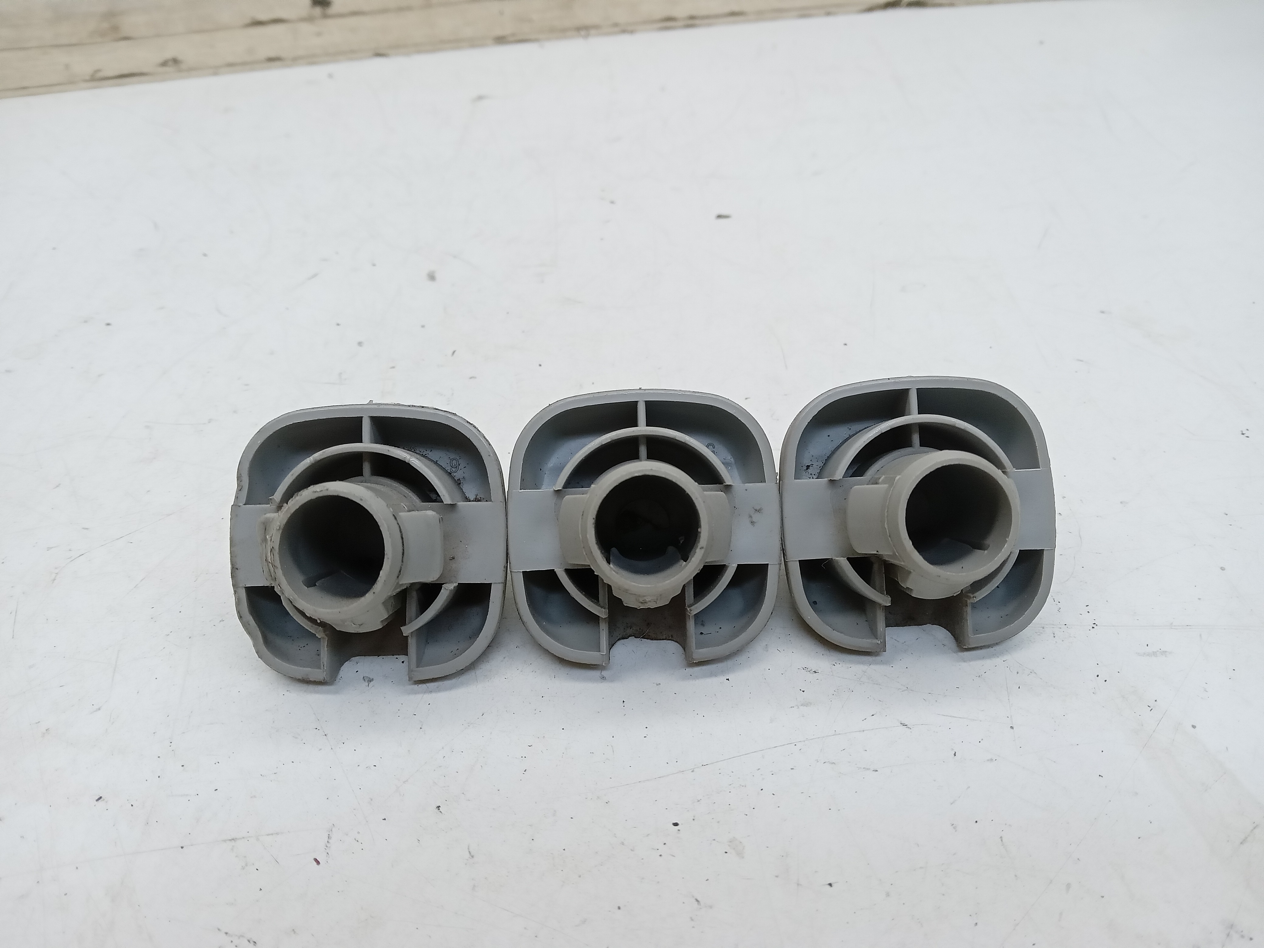 3  SUPORTE PRESILHA QUEBRA SOL HONDA FIT 2004. 2
