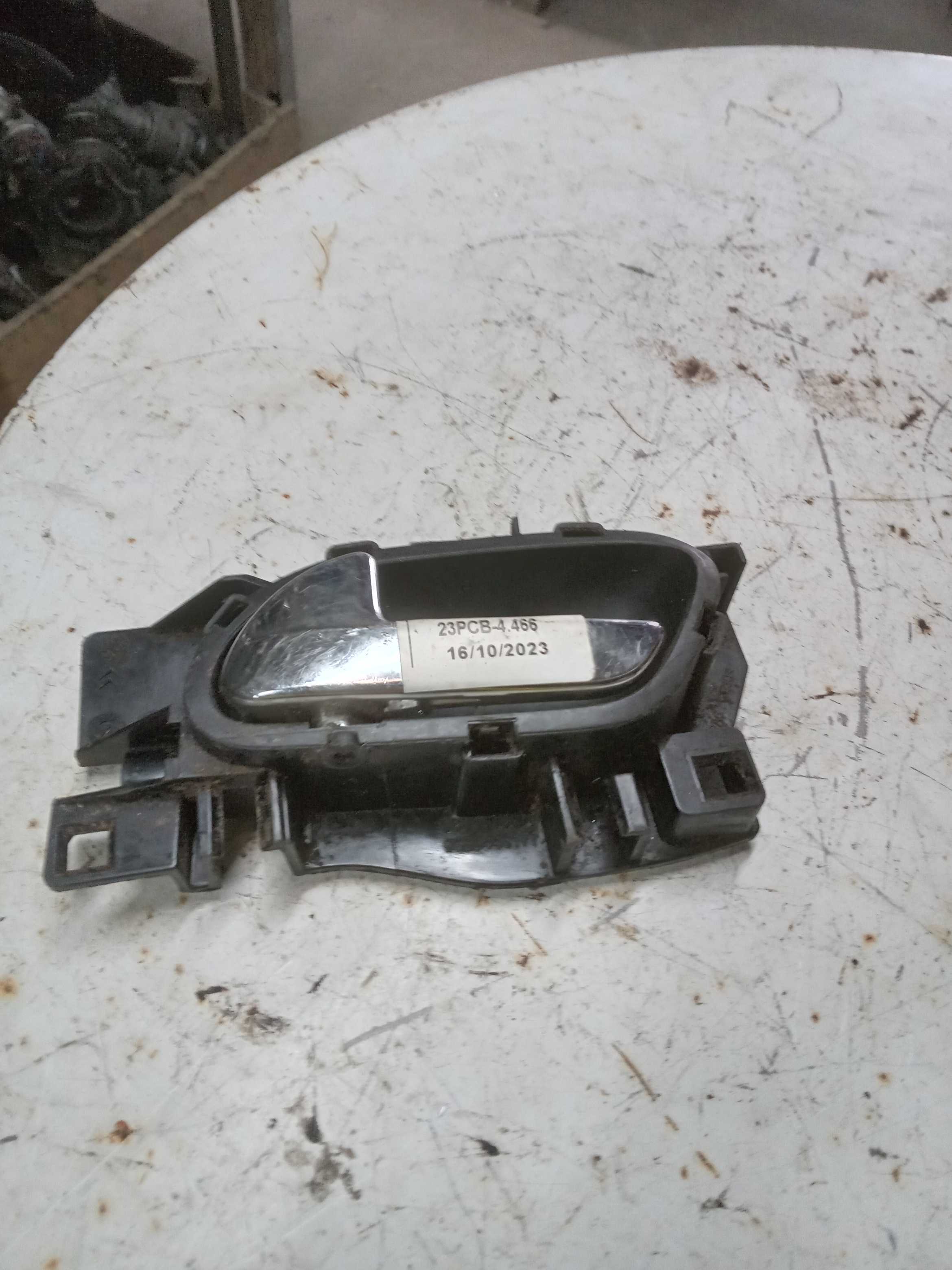 MAÇANETA INTERNA LADO ESQUERDO CITROEN C3 2013 A 2019 1