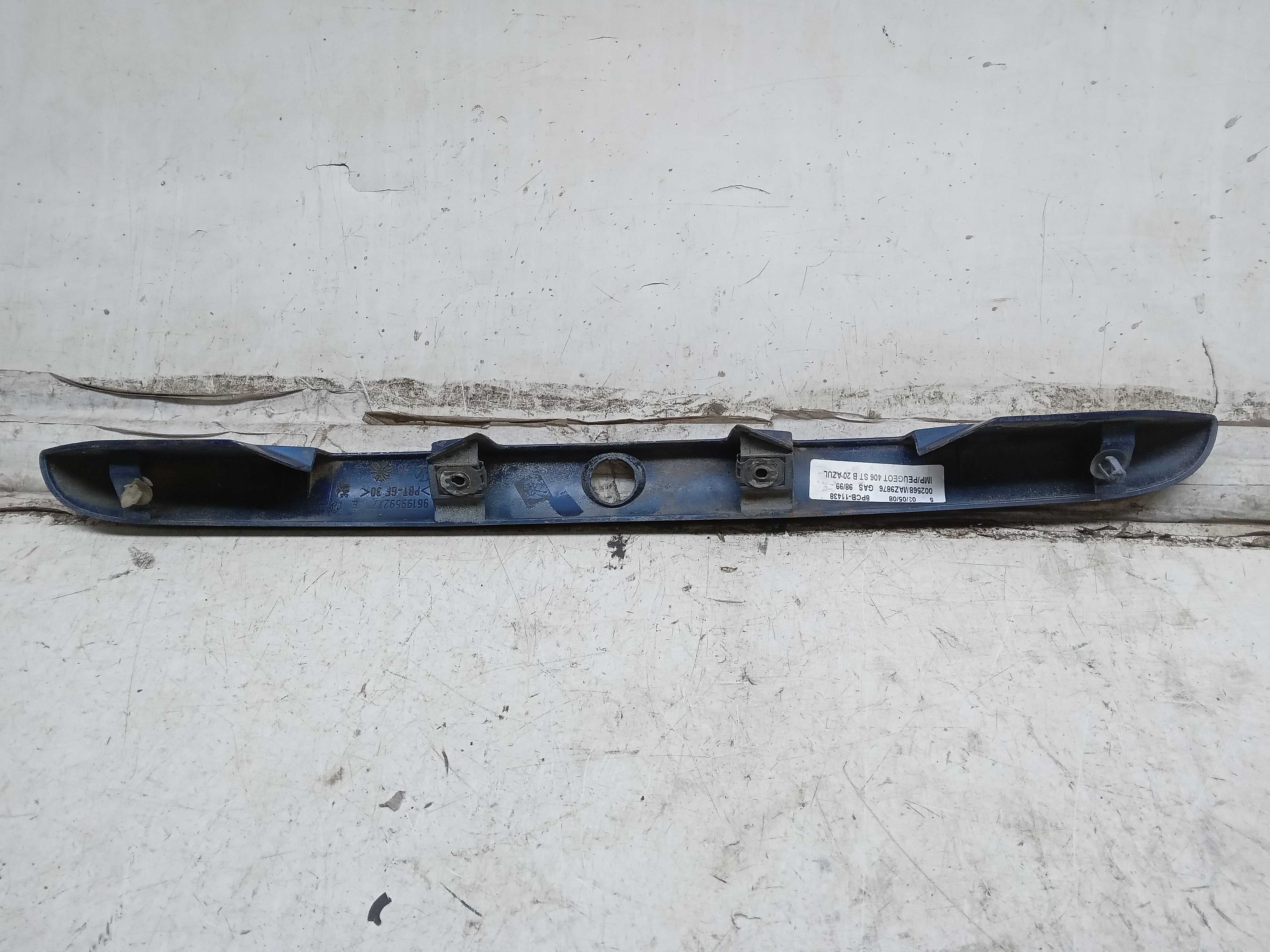 FRISO TAMPA TRASEIRA PEUGEOT 406 1999 2