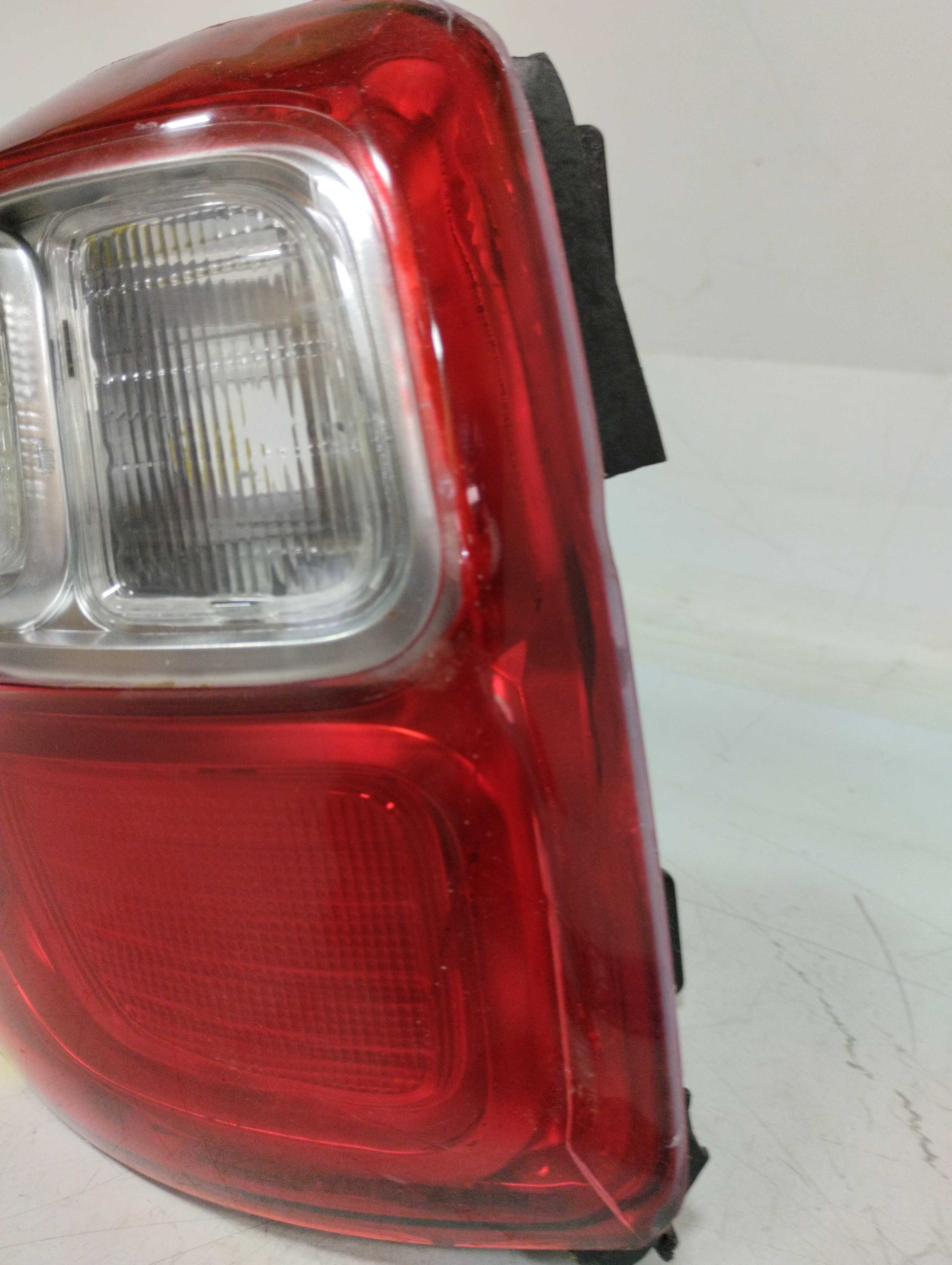 Lanterna traseira esquerda Fiat Strada 2014 a 2017 recuperad 2
