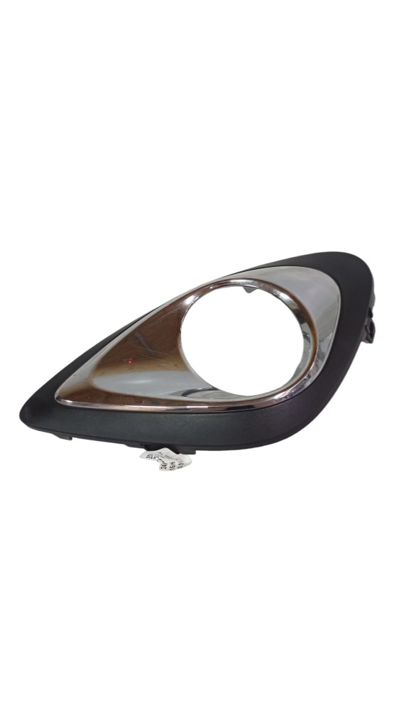 Moldura Grade Farol Milha Esquerdo Nissan March 2014 A 2020 Preto Esquerdo 1