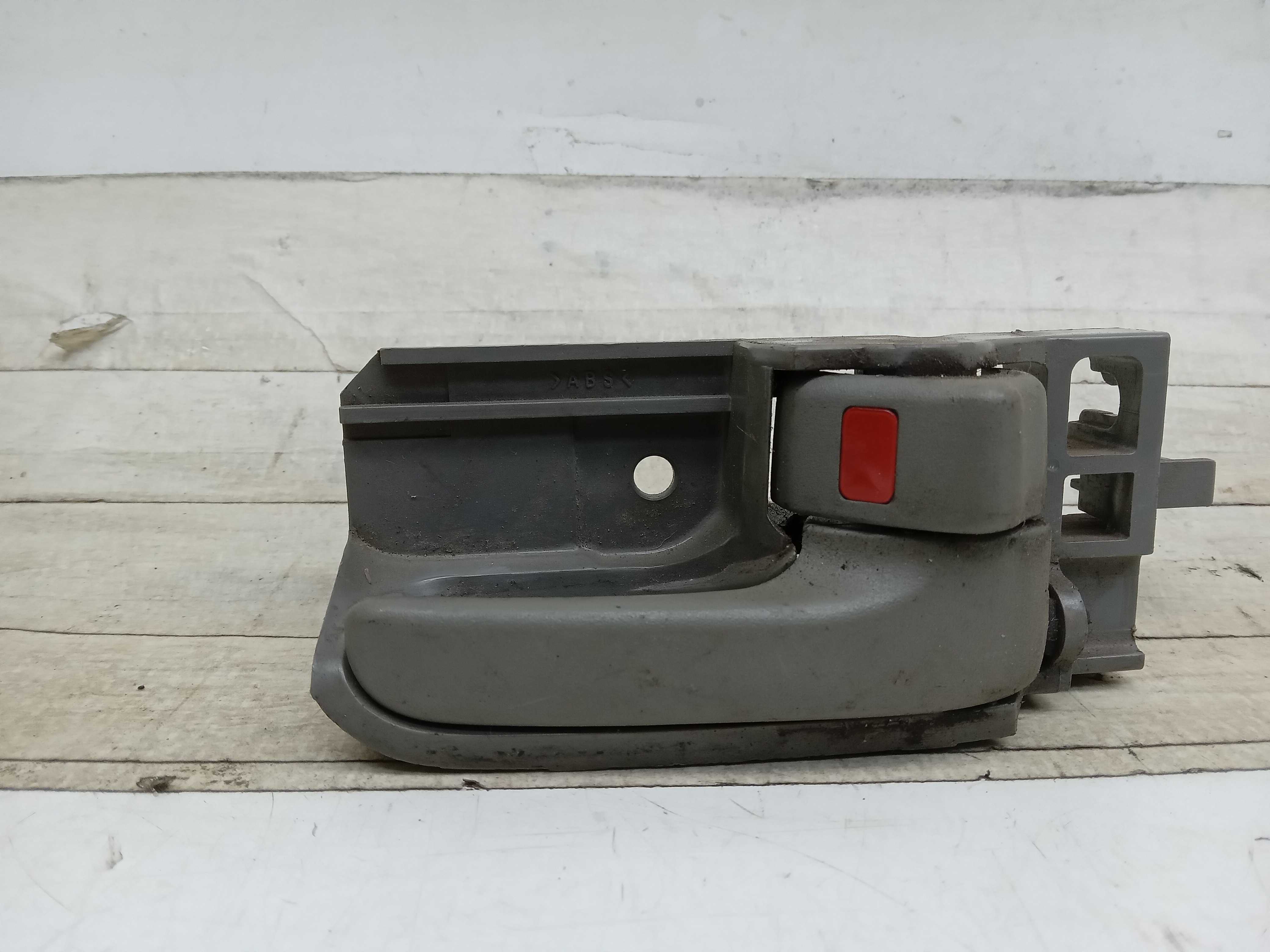 MAÇANETA INTERNA PORTA TRASEIRA LD TOYOTA COROLLA FIELDER 05 1