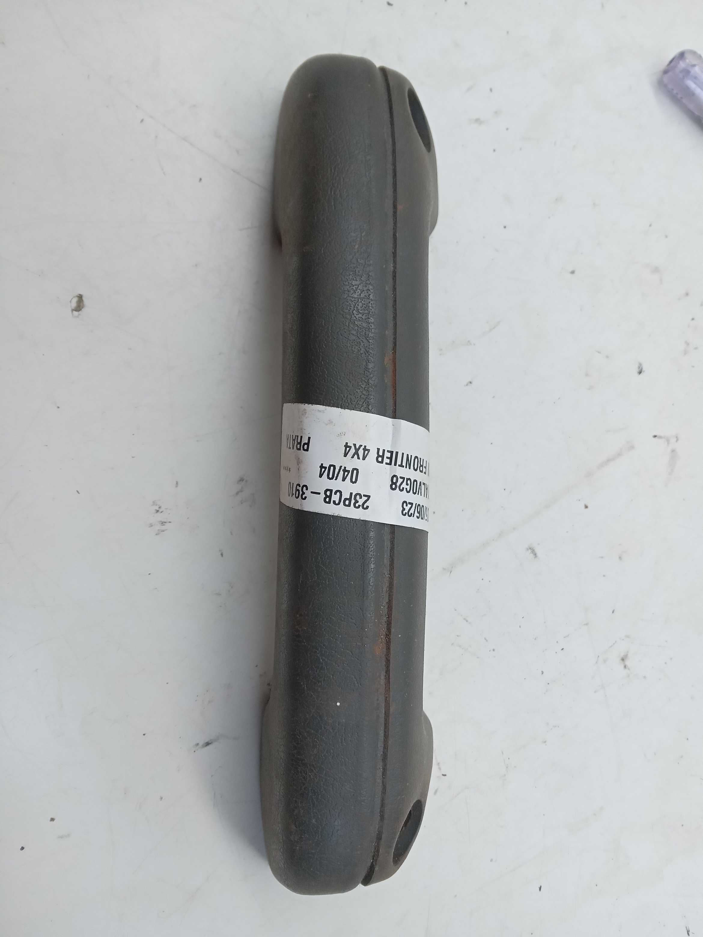 APOIO BRAÇO PUXADOR PORTA TRASEIRA LD NISSAN FRONTIER 2004