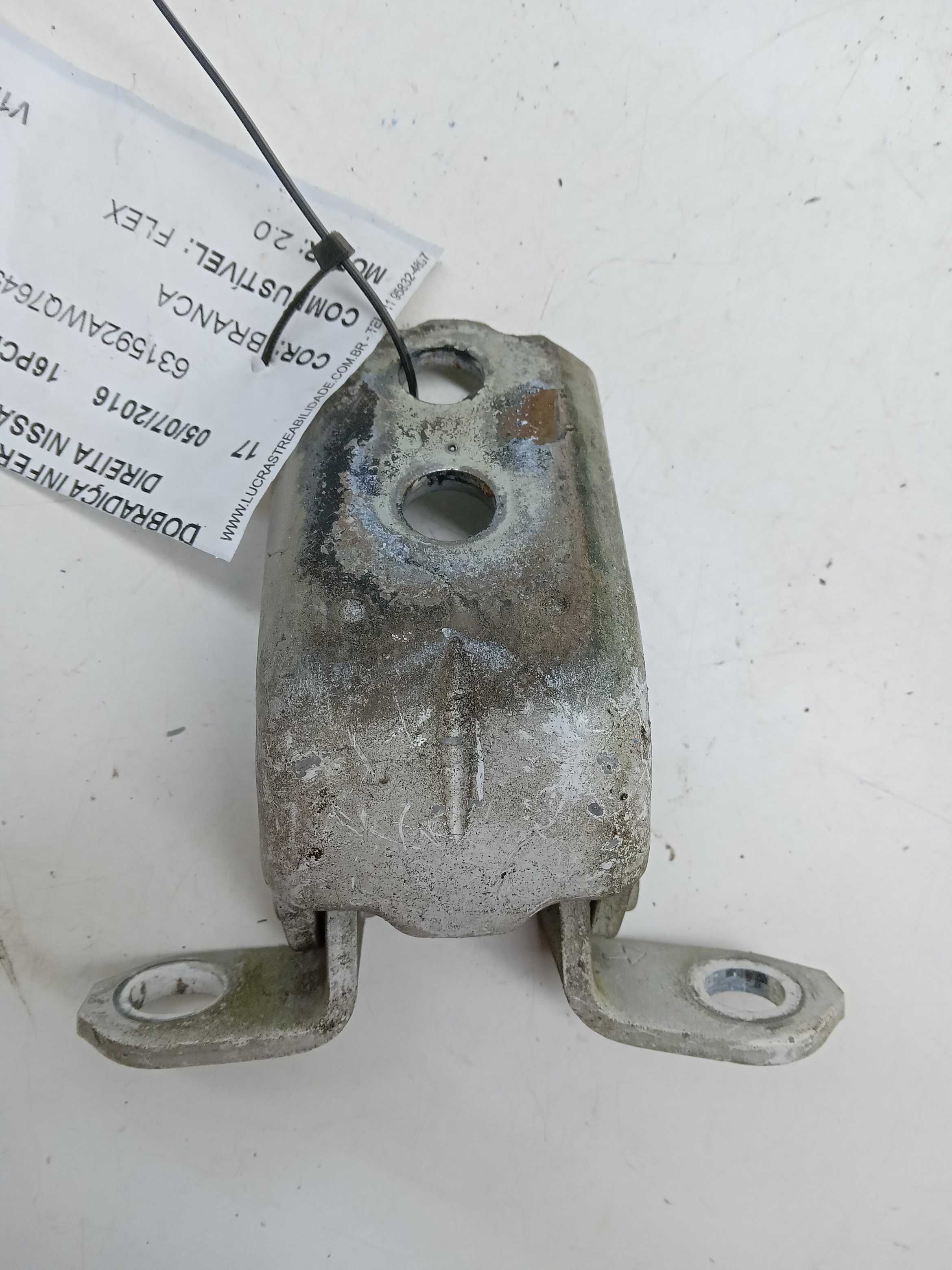 DOBRADIÇA INFERIOR PORTA DIANTEIRA LD NISSAN SENTRA 2013 2