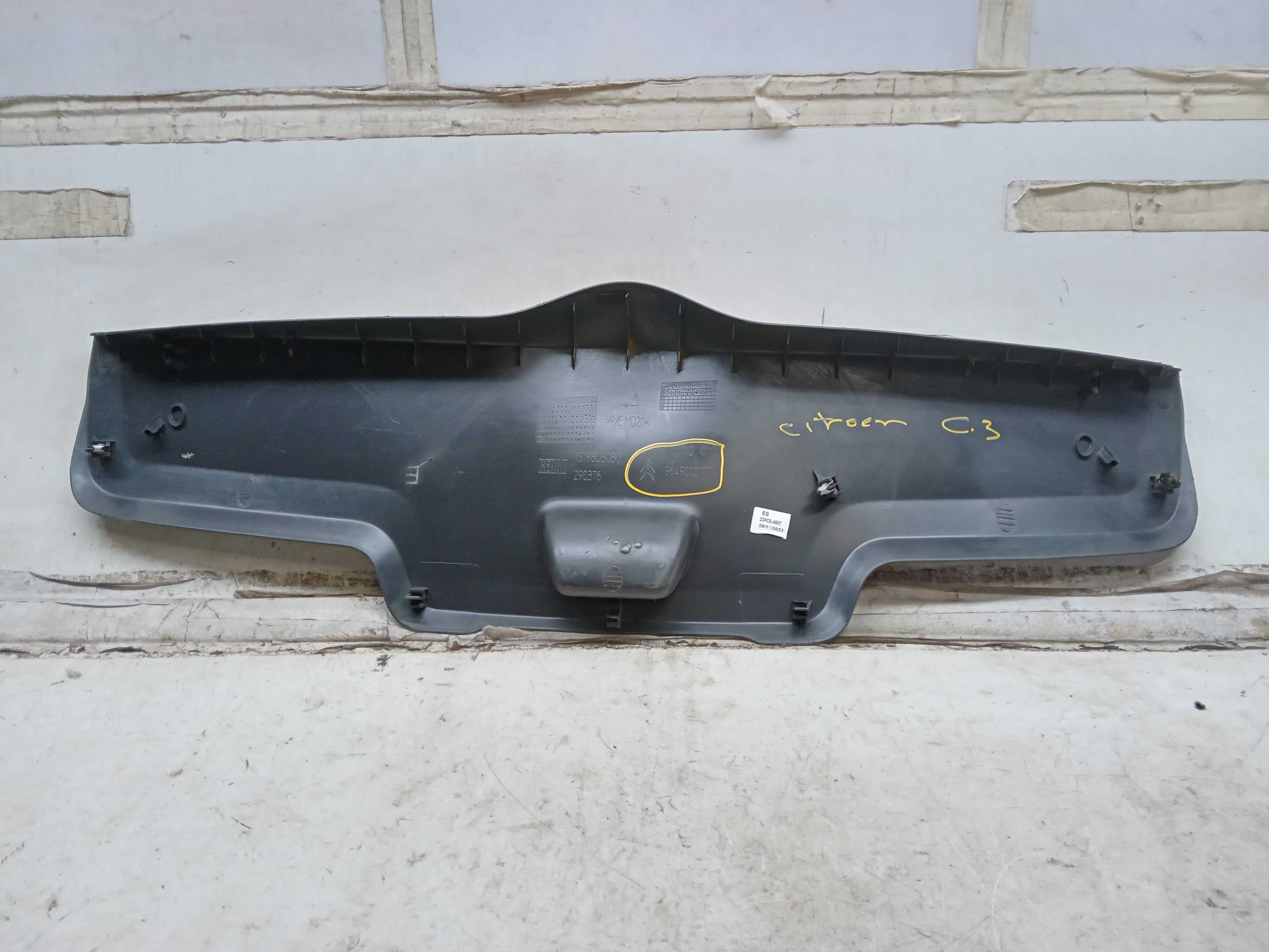 Moldura acabamento tampa traseira citroen c3 2009