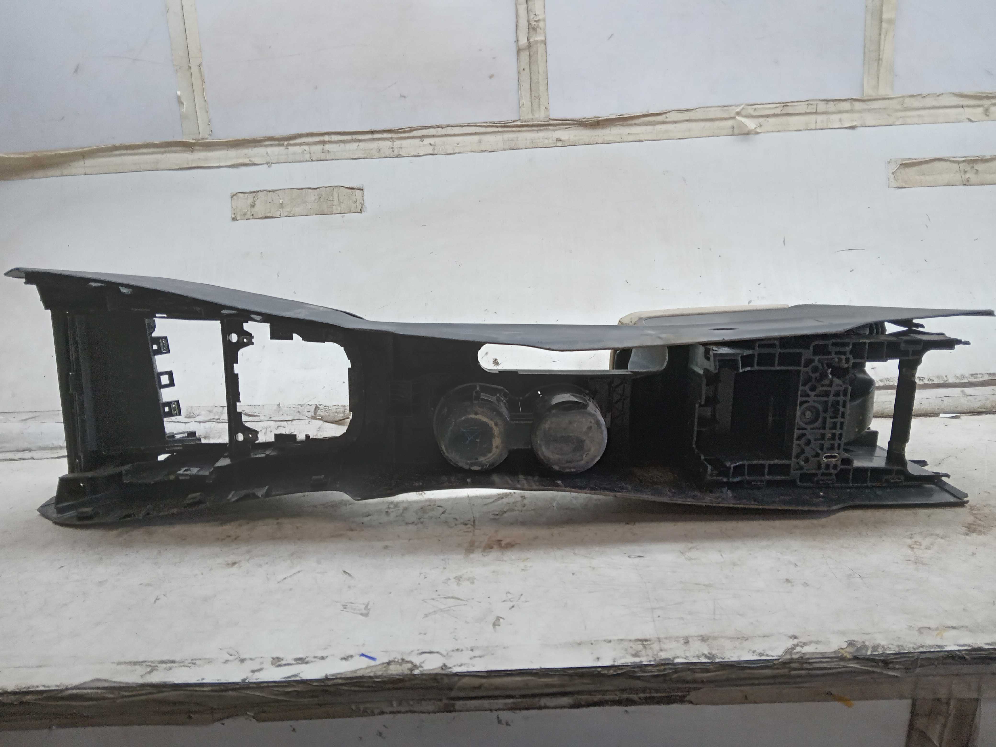 CONSOLE CENTRAL APOIO BRAÇO VW JETTA 2014 3