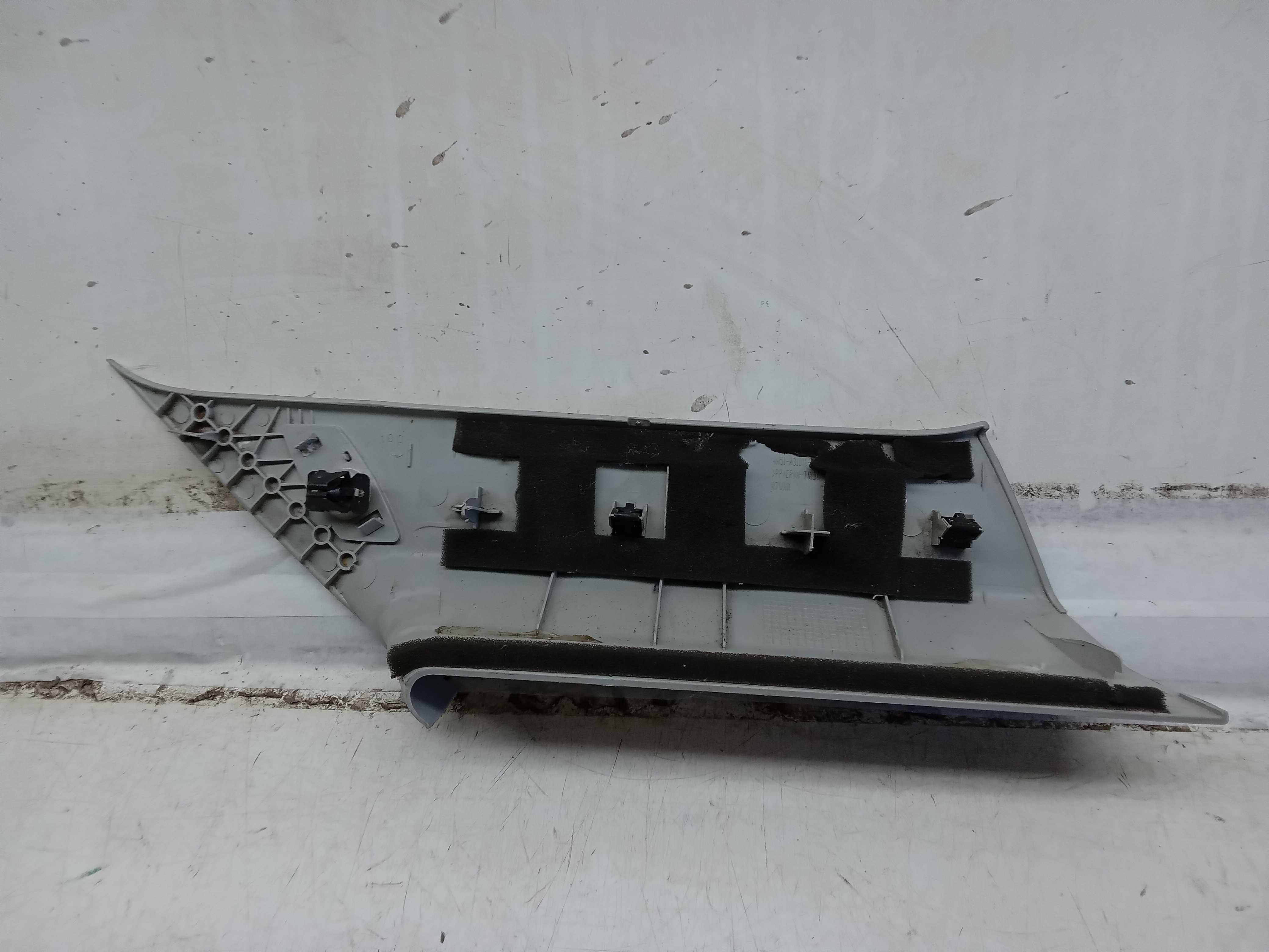 ACABAMENTO MOLDURA COLUNA TRASEIRA LD FORD FOCUS 2011