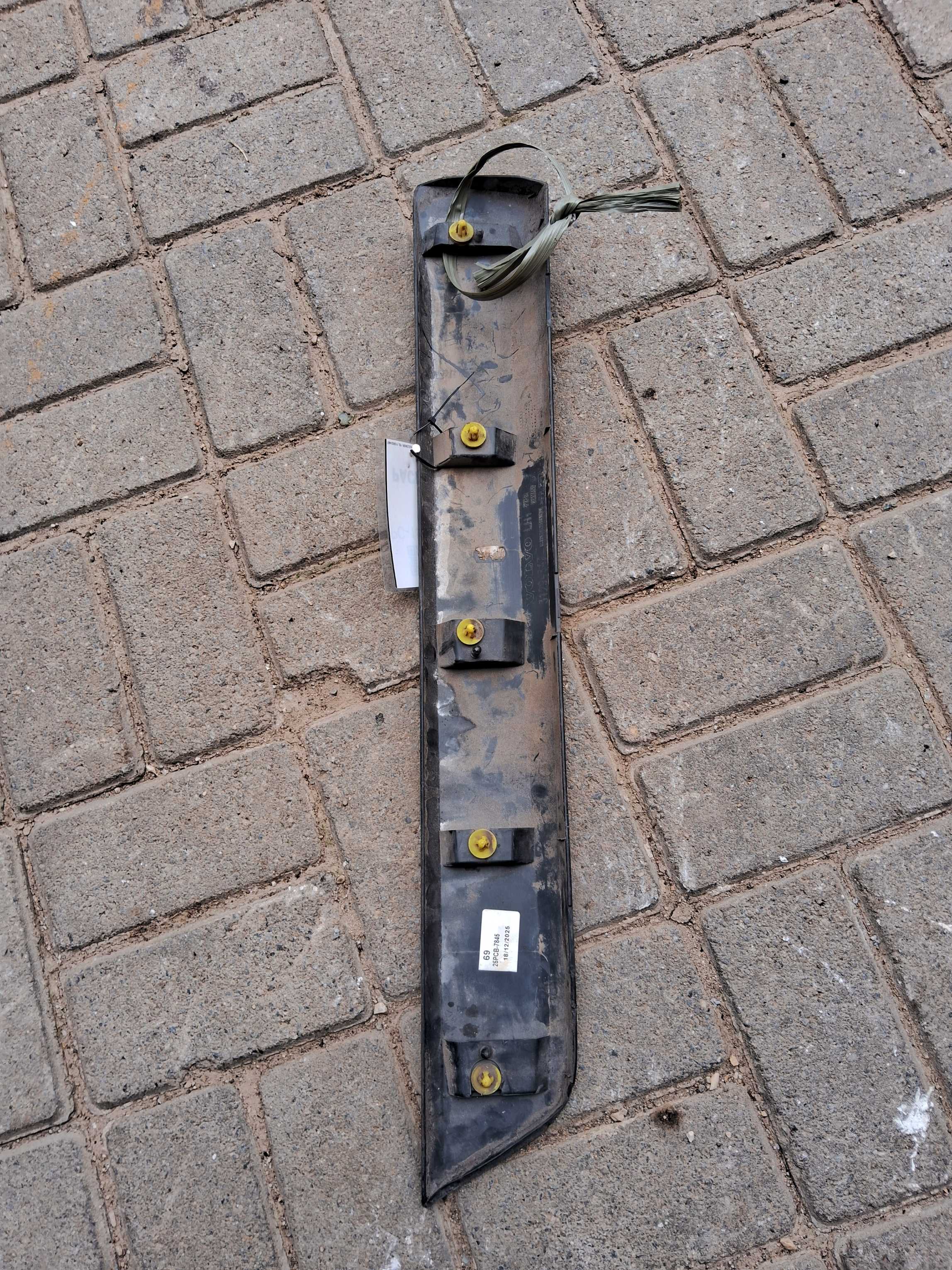 Moldura friso da porta traseira esquerda Volvo XC60 2009 2