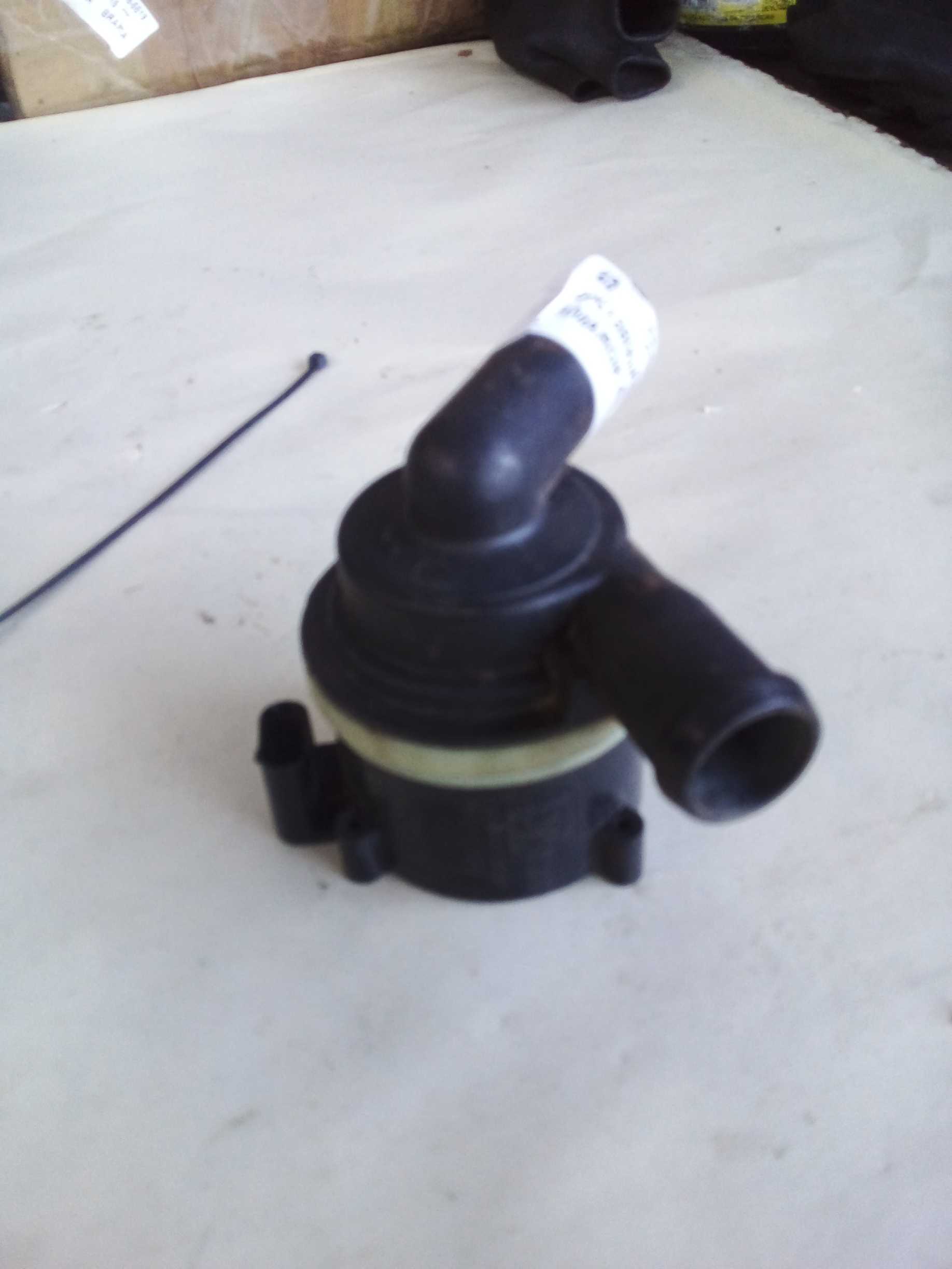 BOMBA AGUA AUXILIAR AMAROK 2016