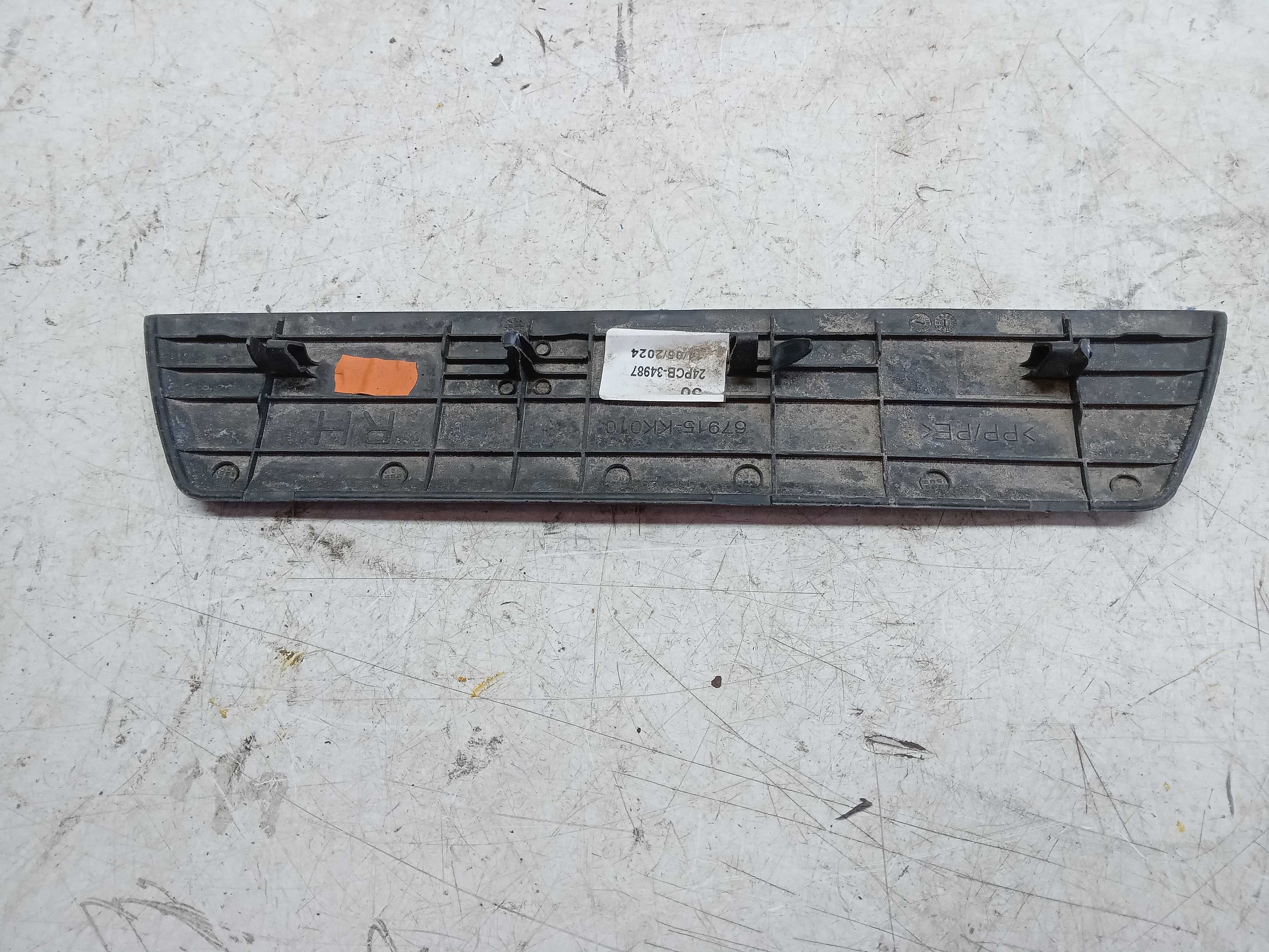 Pisante soleira porta traseiro direito Toyota hilux 2020 2