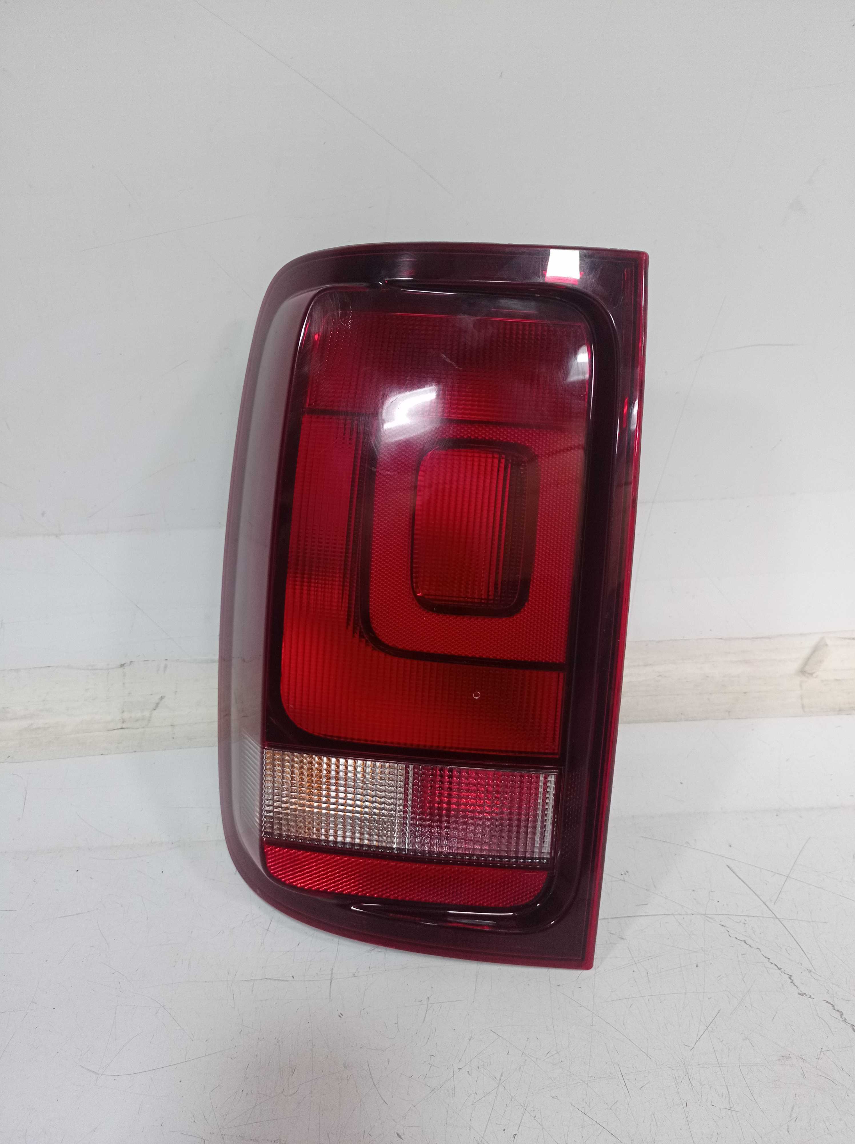LANTERNA TRASEIRA ESQUERDA VOLKSWAGEN AMAROK 2017 ORIGINAL