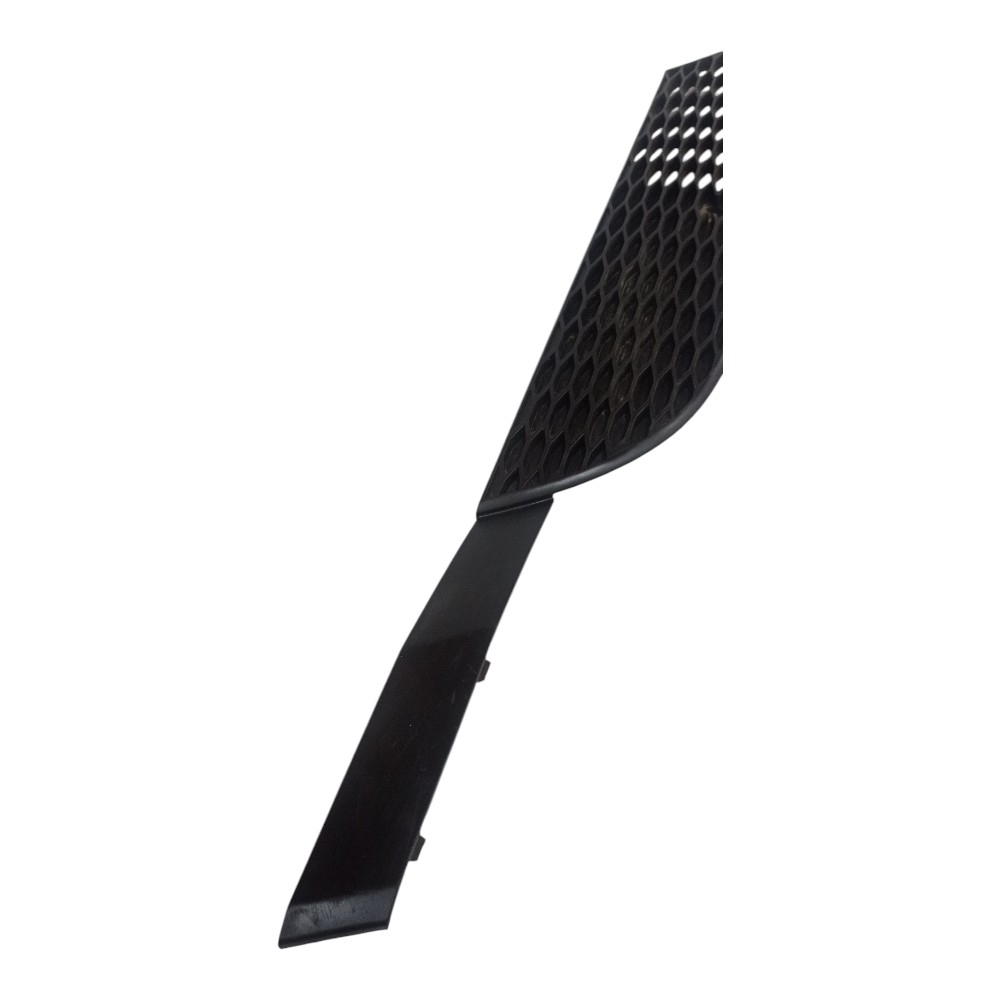 Friso Inferior Direito Grade Mercedes Axor Original Preto 3