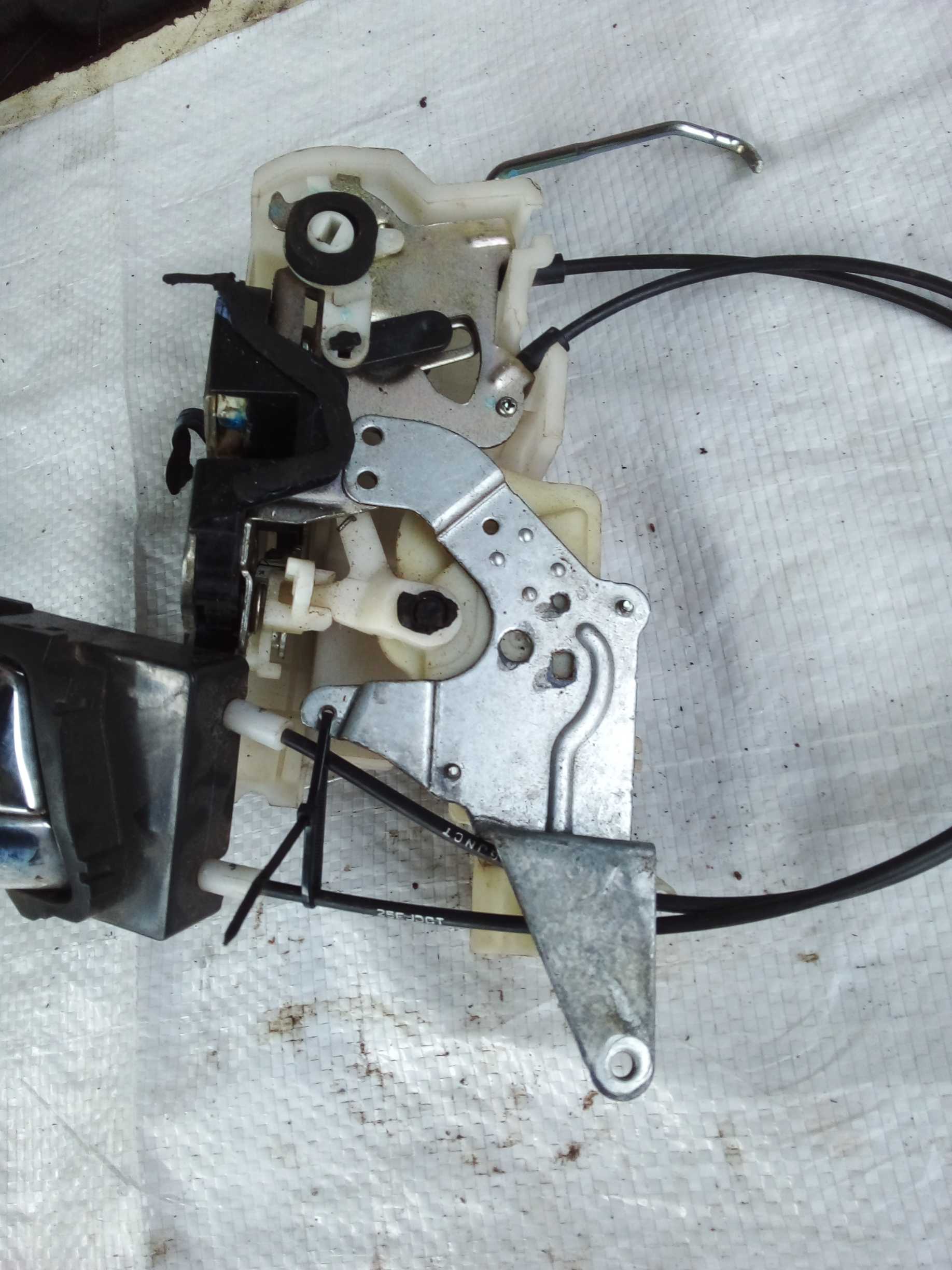 FECHADURA PORTA DIANTEIRA DIREITA S10  2015 2