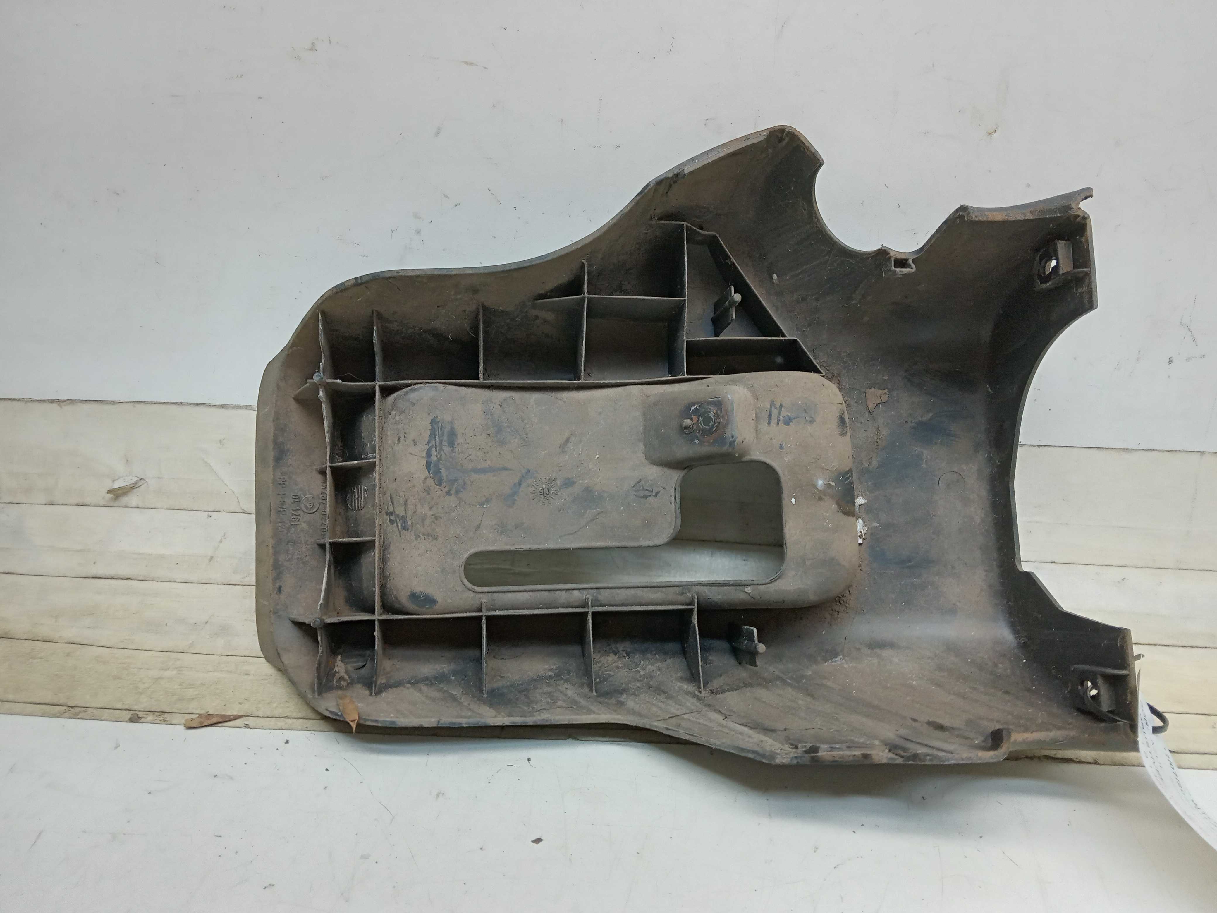 MOLDURA ACABAMENTO CHAVE SETA INFERIOR TOYOTA COROLLA 05 2