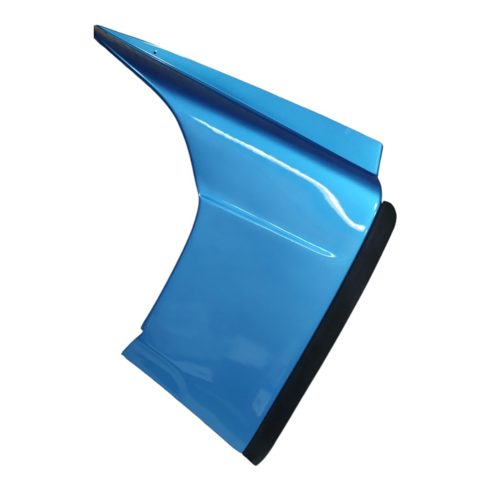 Moldura Esquerda Spoiler Superior Cabine Iveco S-way 2025 – Azul 2