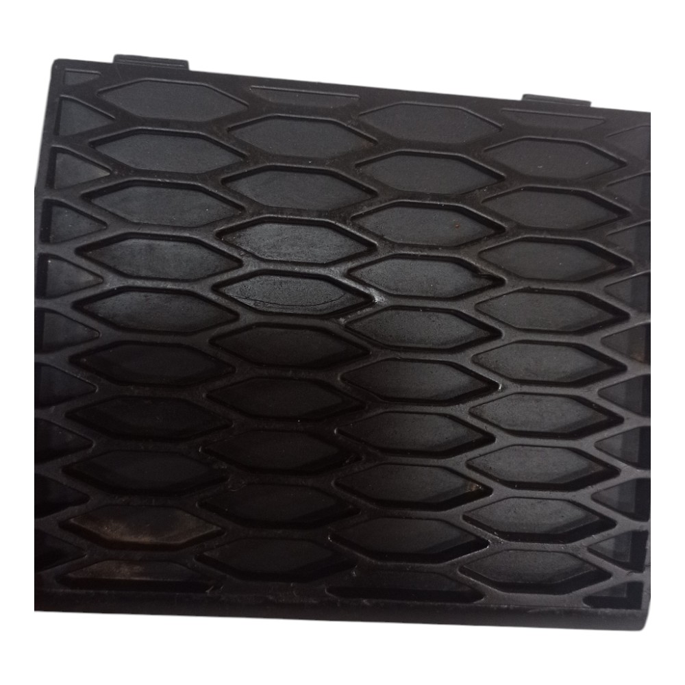 Moldura Tampa Inspeção De Óleo Grade Axor 2012  Preto 3